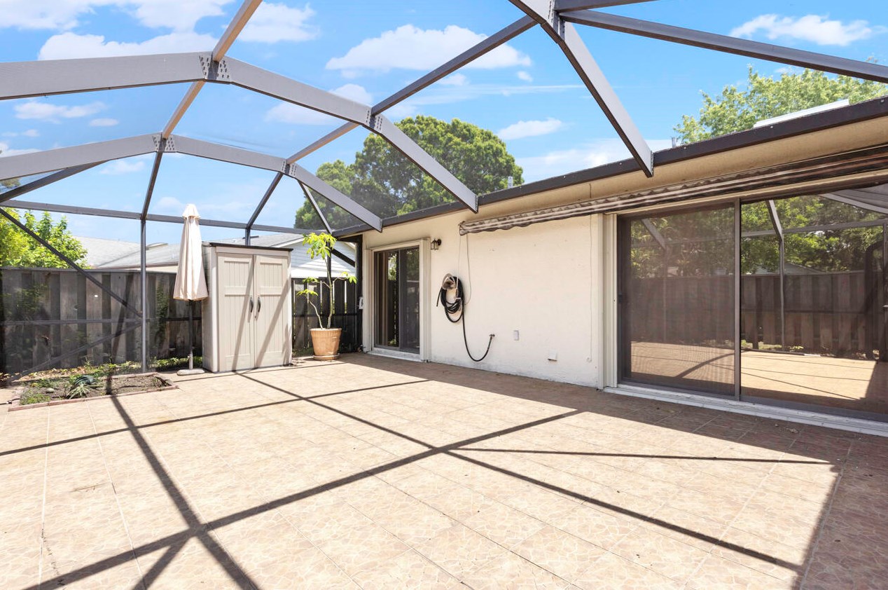 1435 Captains Walk, Fort Pierce FL  34950-4940 exterior