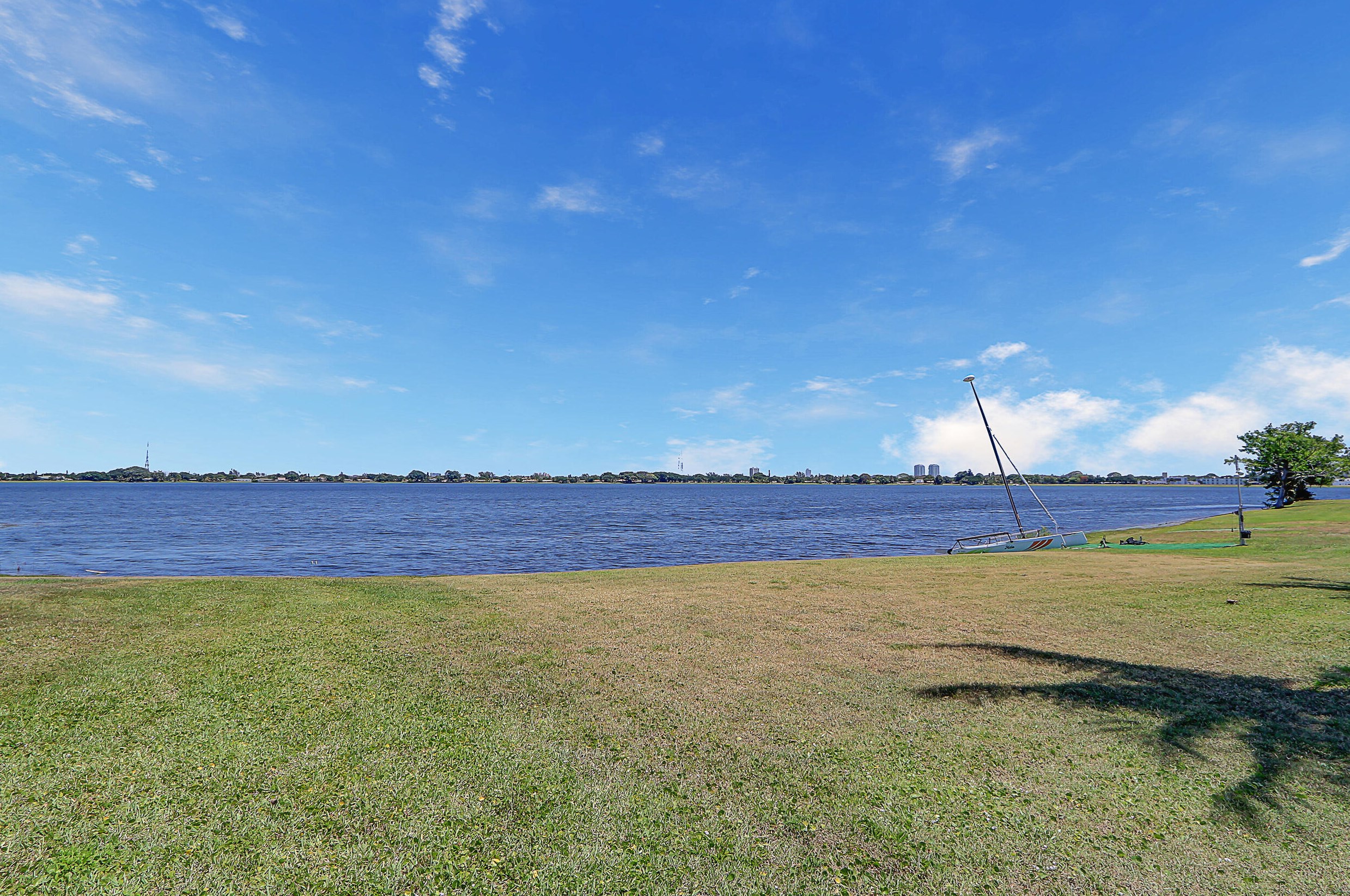 8 Interlachen Cir, West Palm Beach, FL 33401-1021