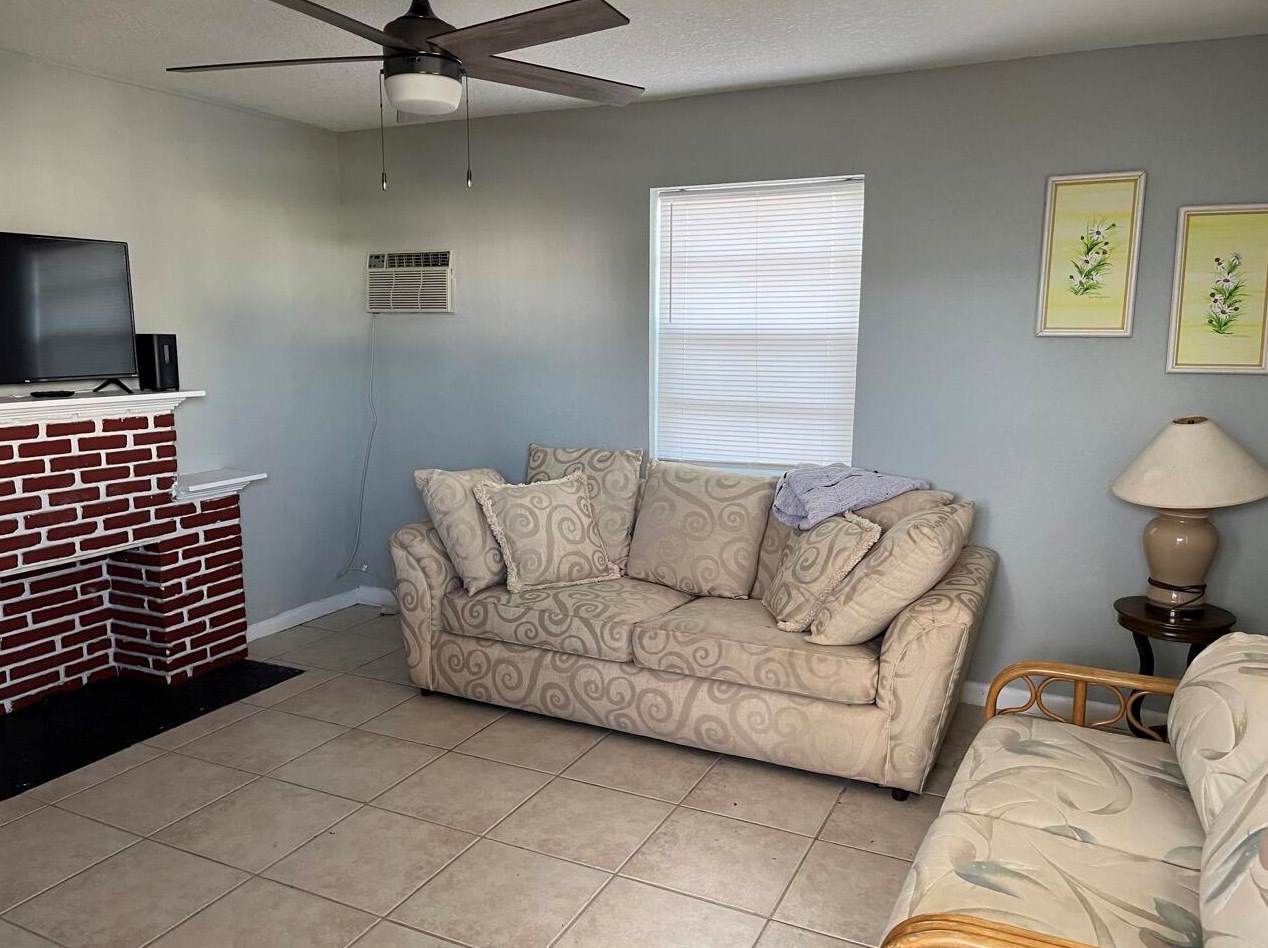 813 9th Ave N #b, Lake Worth, FL 33460