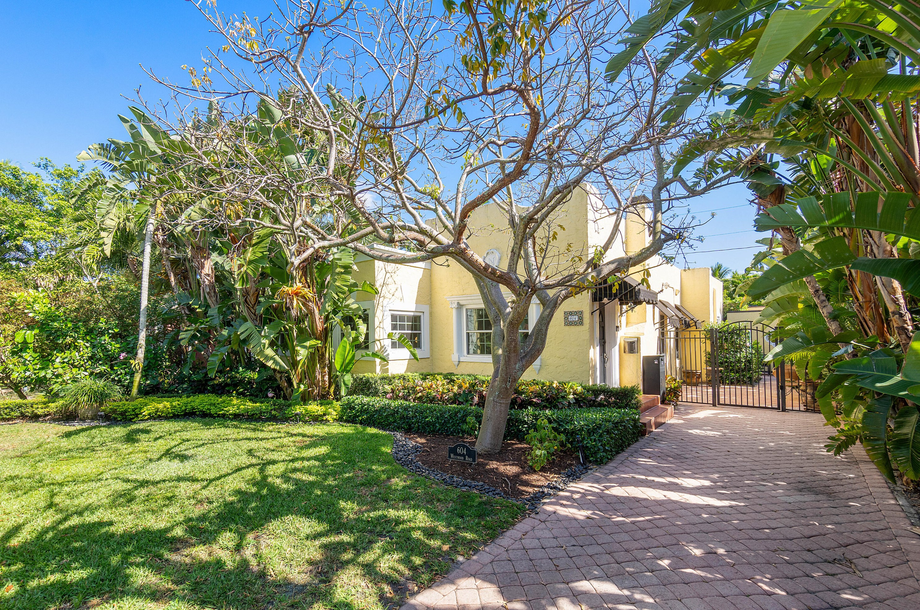 604 Westwood Rd, West Palm Beach, FL 33401-7858