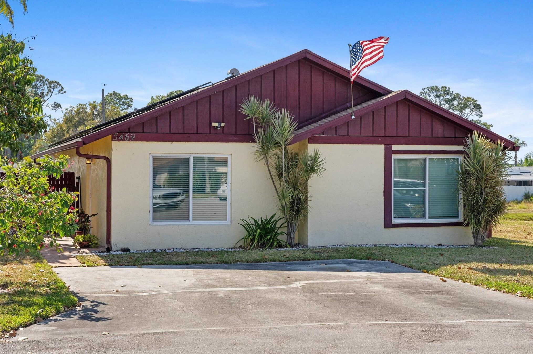 5469 Bonky Ct, West Palm Beach, FL 33415-9157