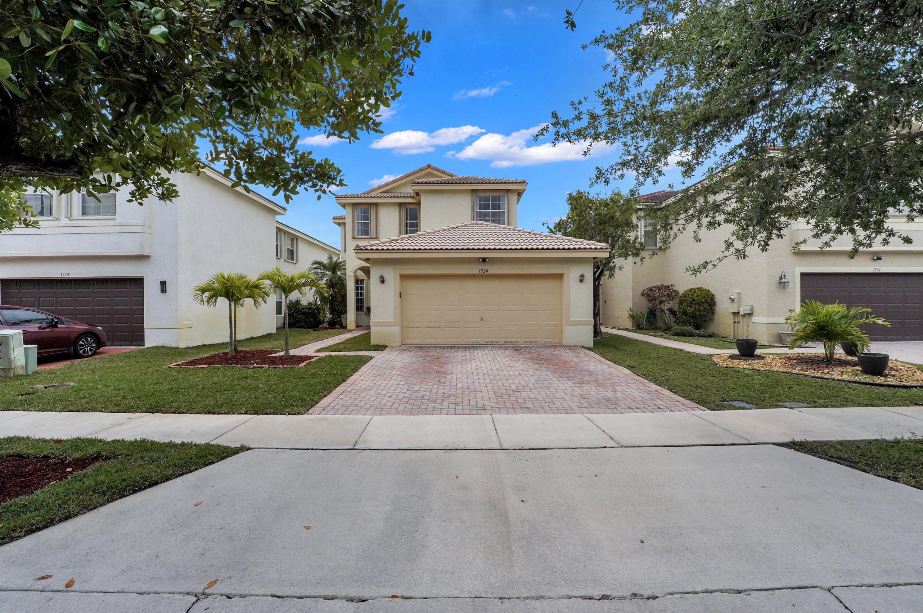 1924 149th Ave, Hollywood FL  33027-4339 exterior