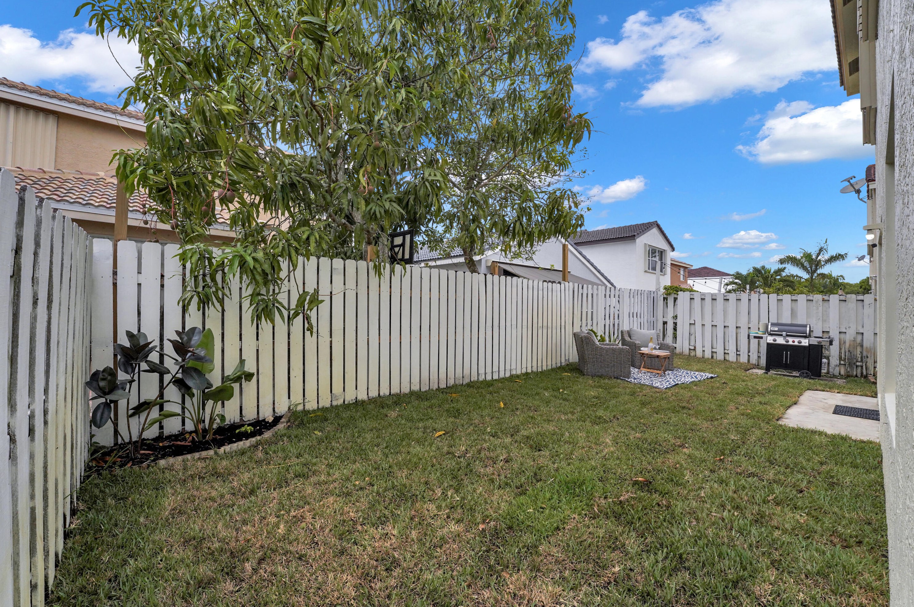 1924 149th Ave, Hollywood FL  33027-4339 exterior