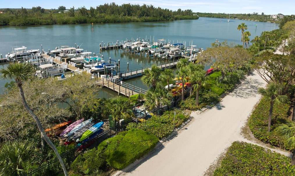 1240 Palmetto Ct, Vero Beach FL  32963-4008 exterior