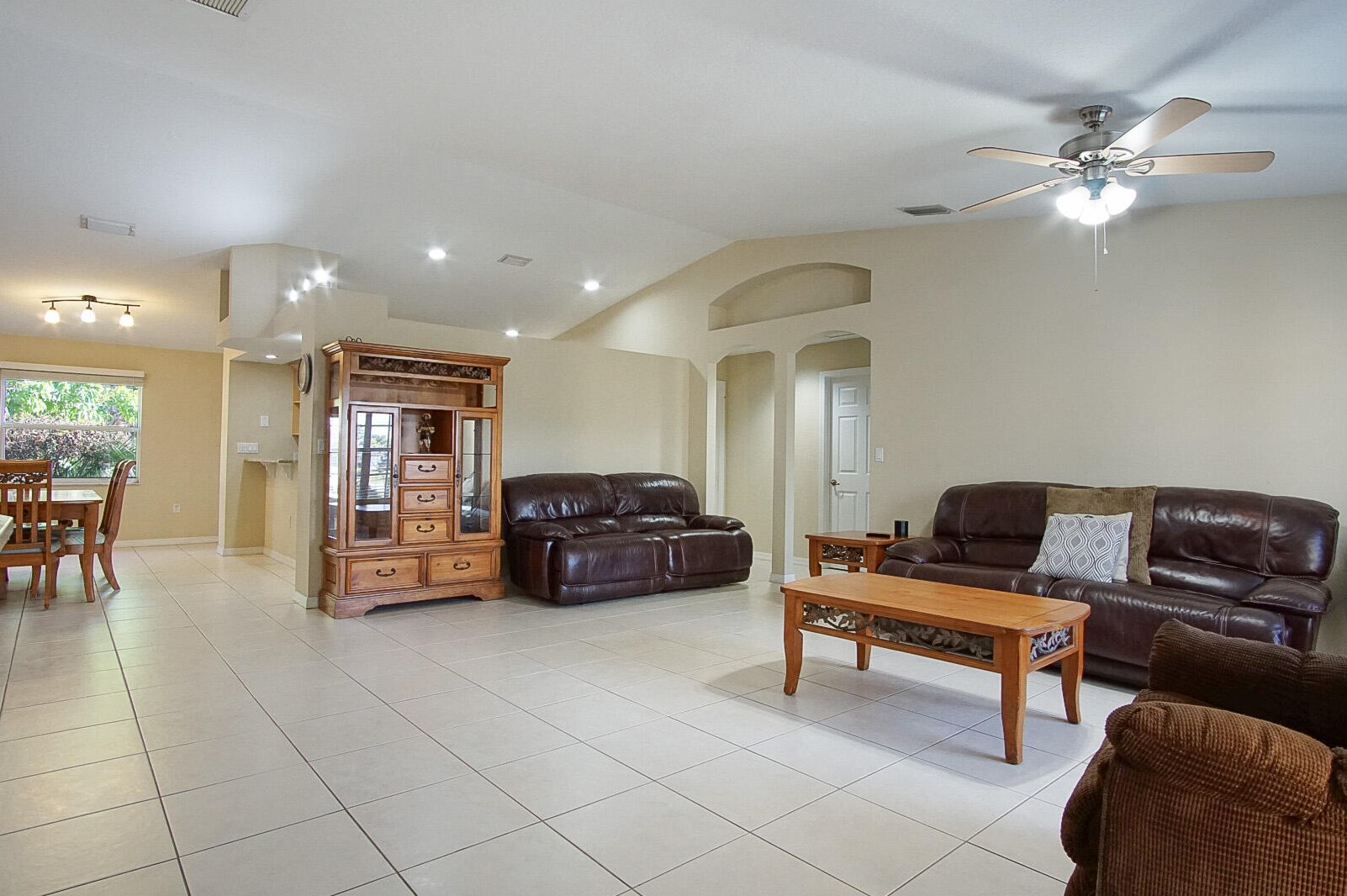 938 Mccracken Ave, Fort Pierce FL 34953-3936 exterior