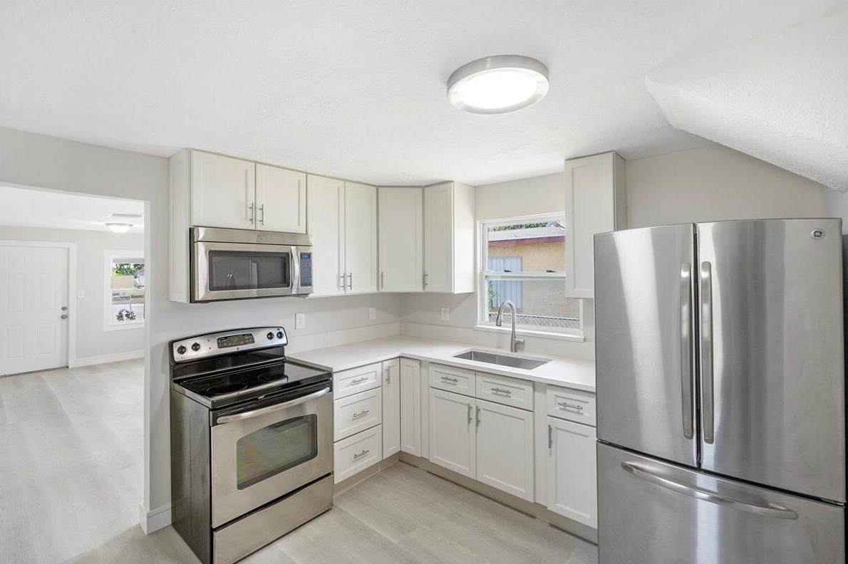 1214 13th St, Fort Pierce, FL 34950-9256