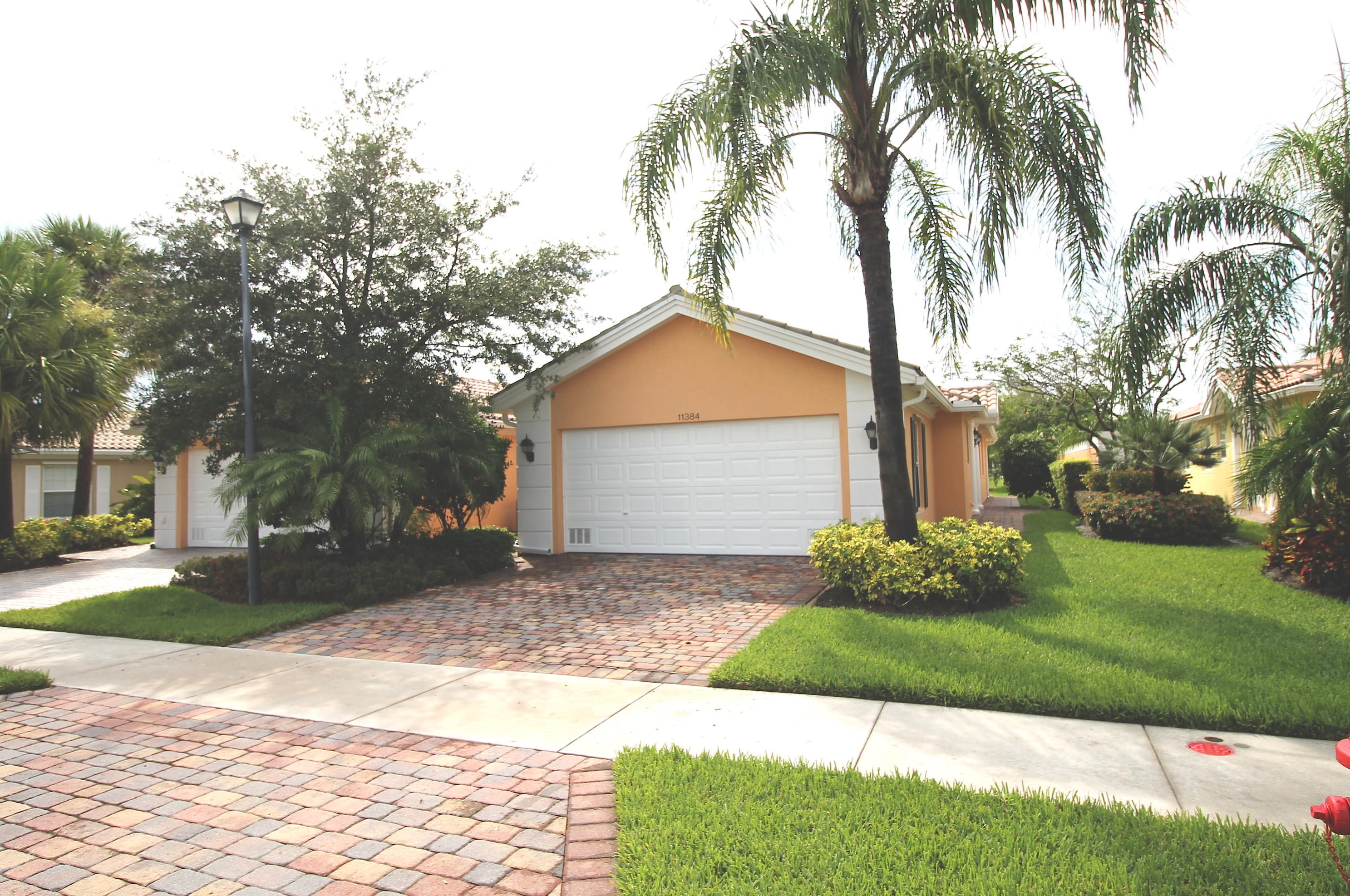 11384 Pembroke Dr, Fort Pierce, FL 34987-1955