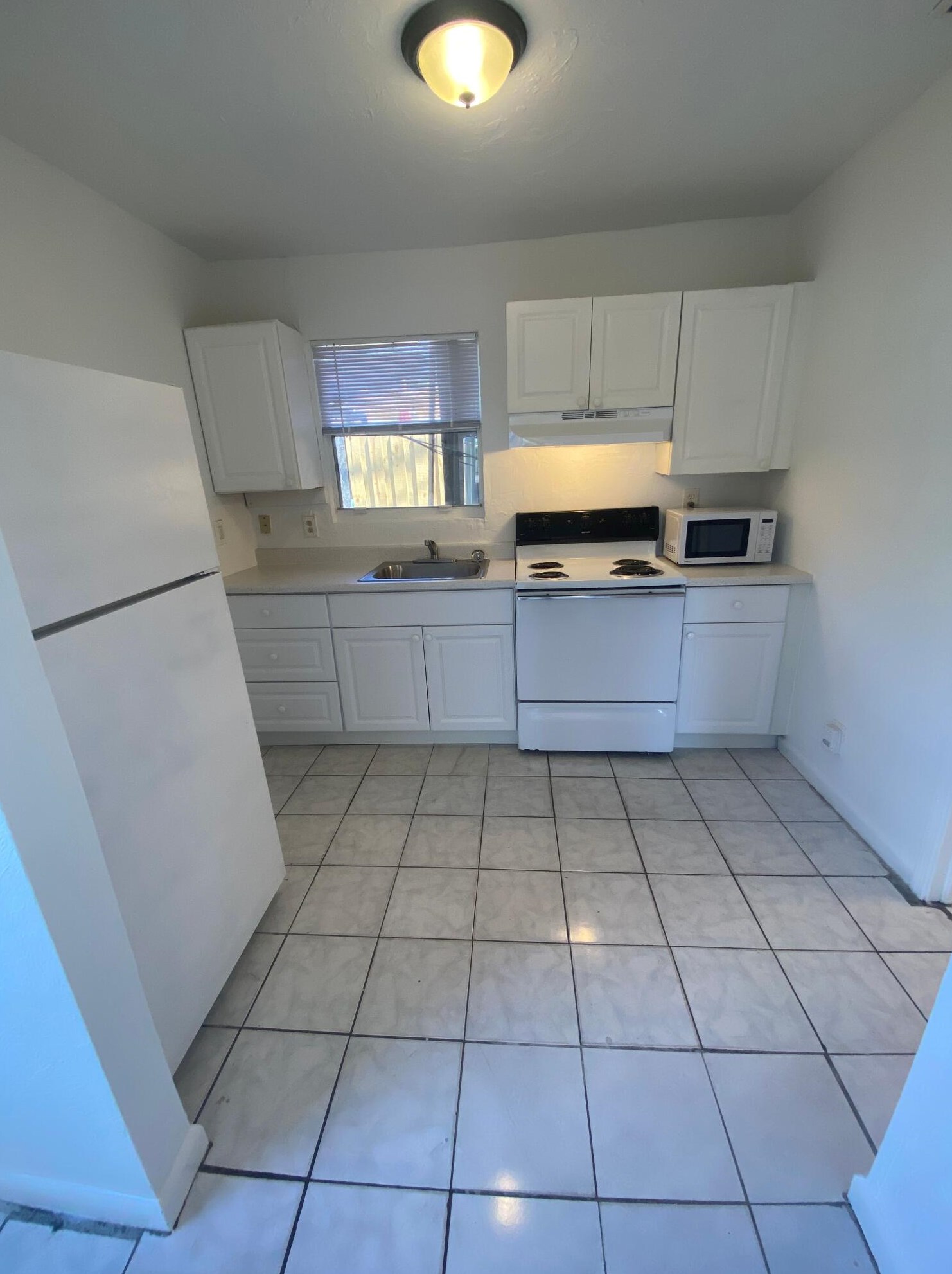 515 Putnam Rd, West Palm Beach, FL 33405-3211