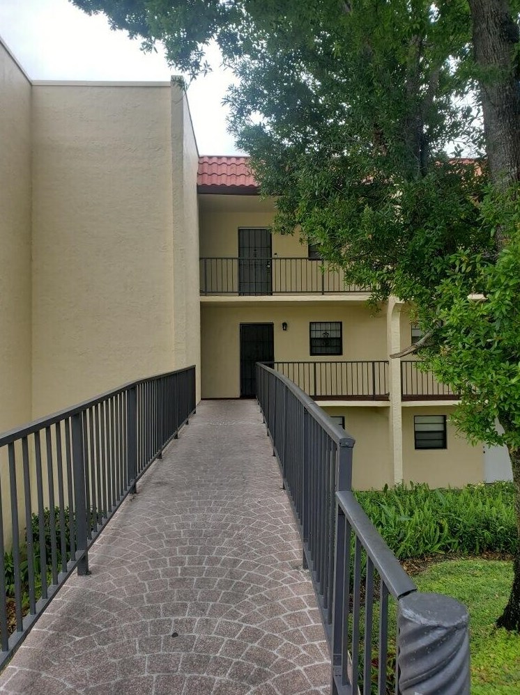 2050 Oleander Blvd, Fort Pierce FL  34950-5308 exterior