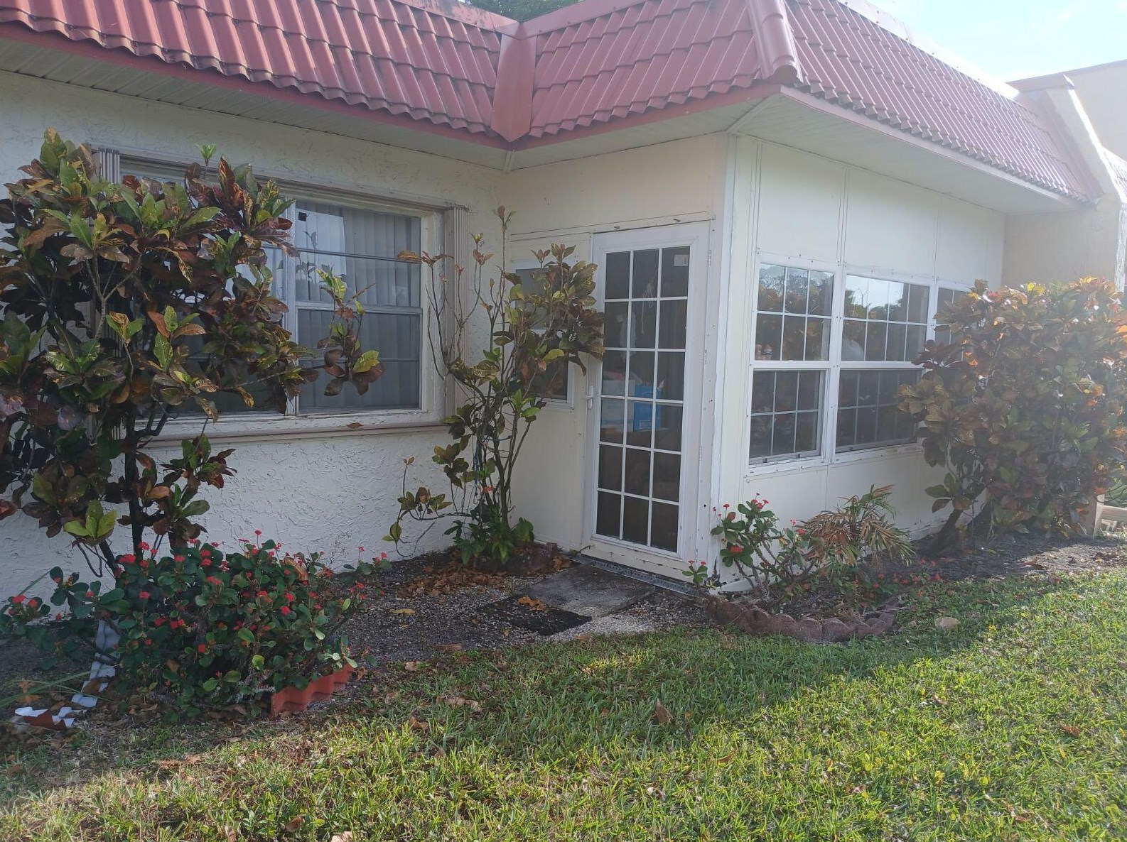 135 Lake Dora Dr, West Palm Beach, FL