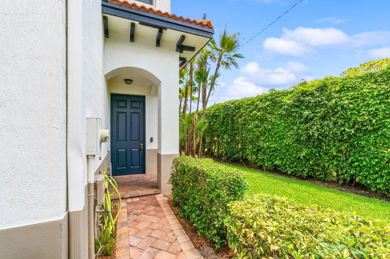 4701 N Prive Cir, Delray Beach, FL 33445