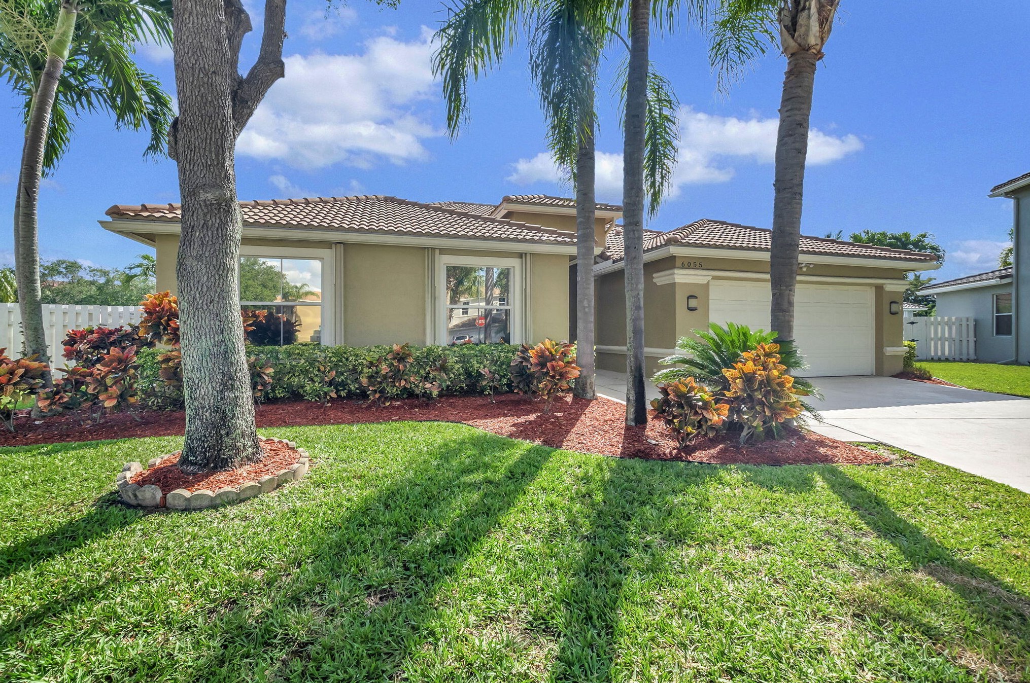 6055 Indian Forest Cir, Lake Worth, FL 33463-8209