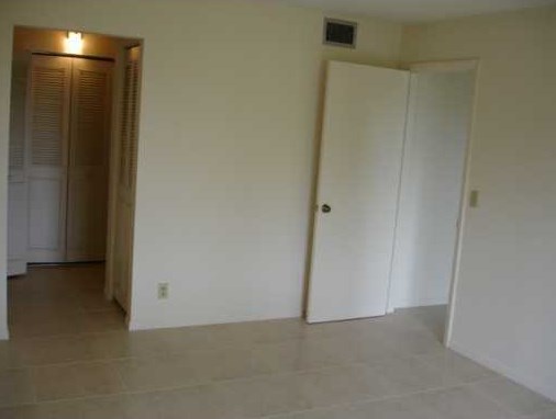 1113 Green Pine Blvd, West Palm Beach FL  33409-7049 exterior