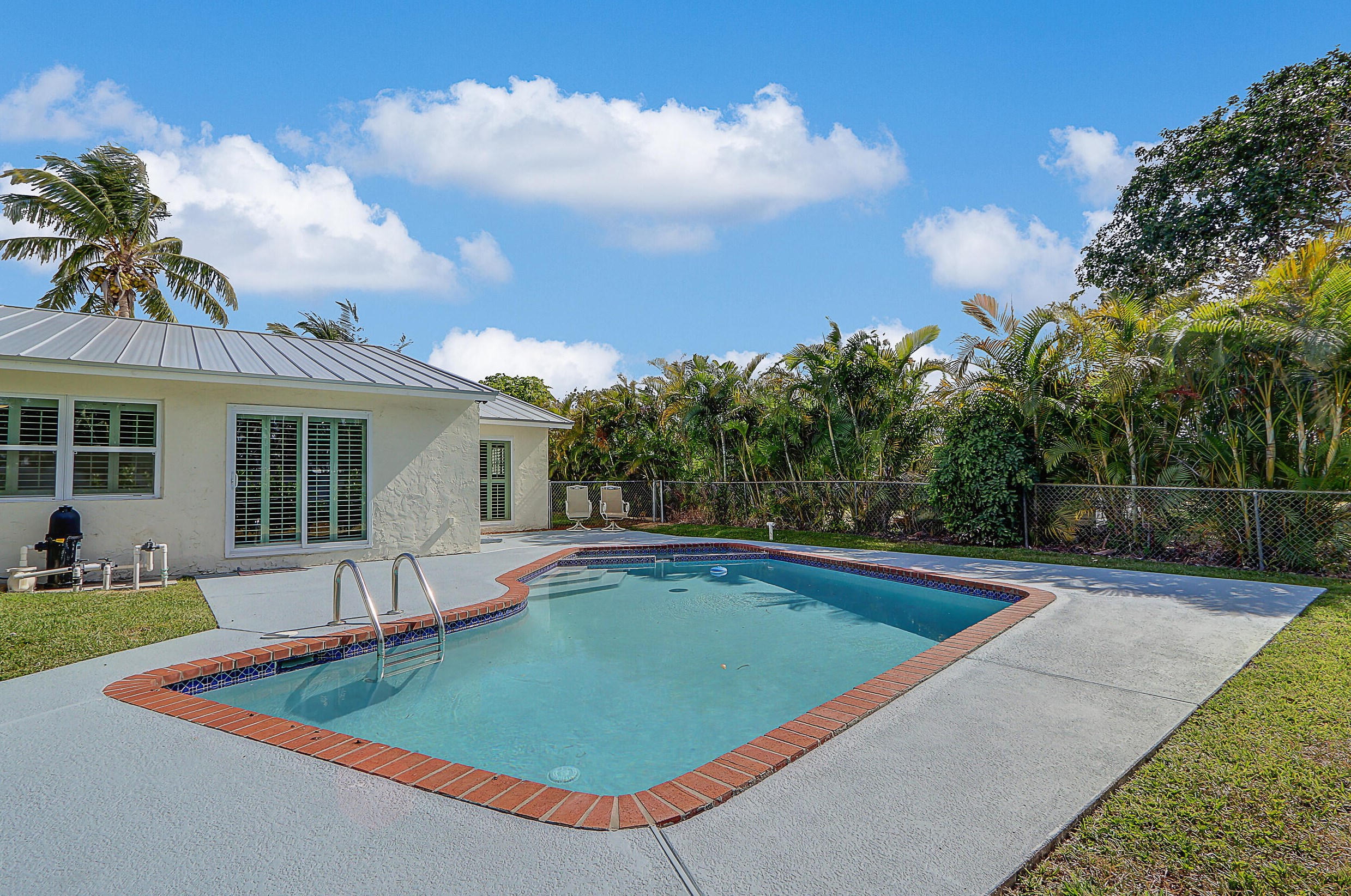 1054 12th Ter, Stuart FL  34994-9604 exterior