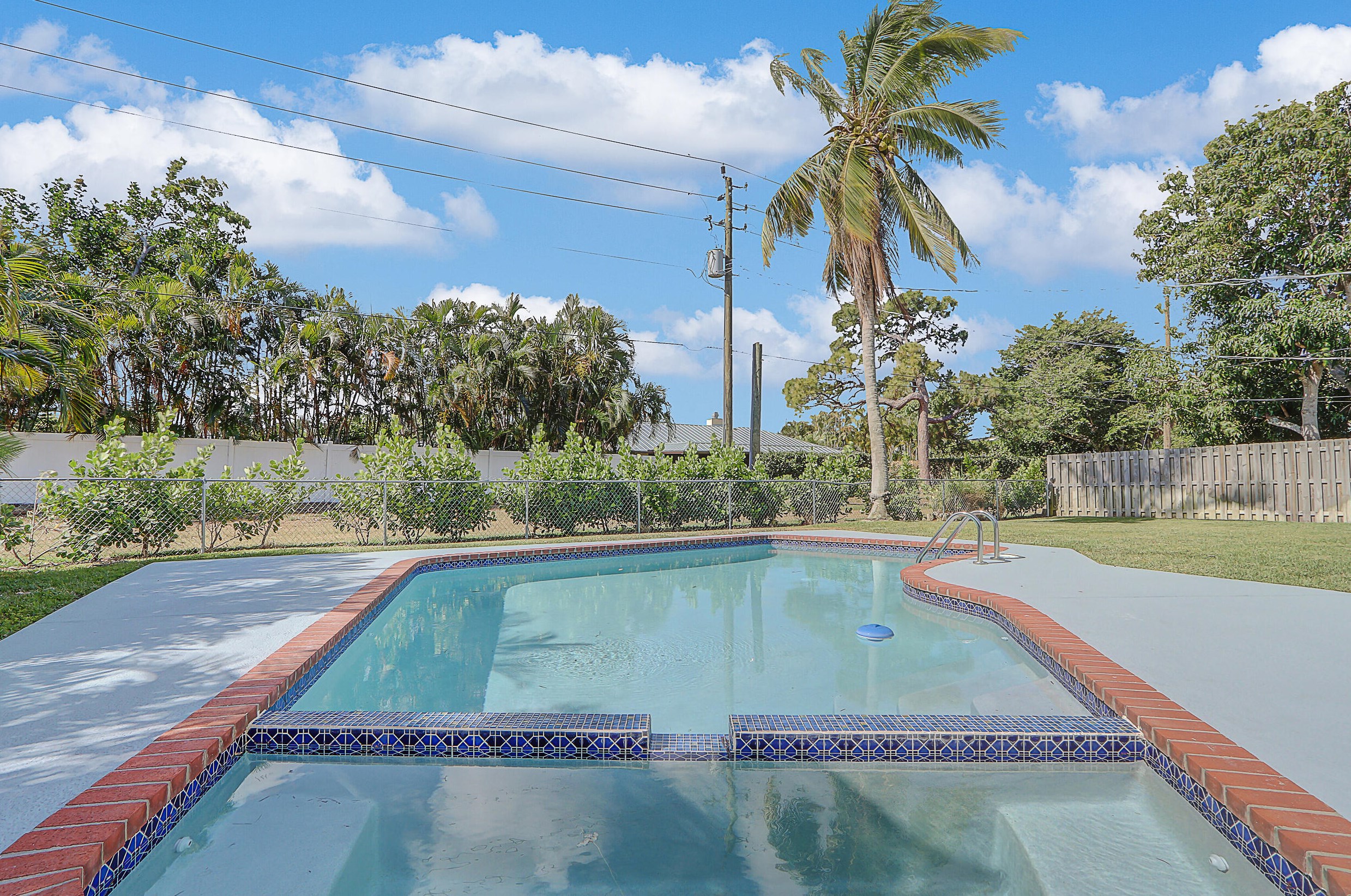 1054 12th Ter, Stuart FL  34994-9604 exterior