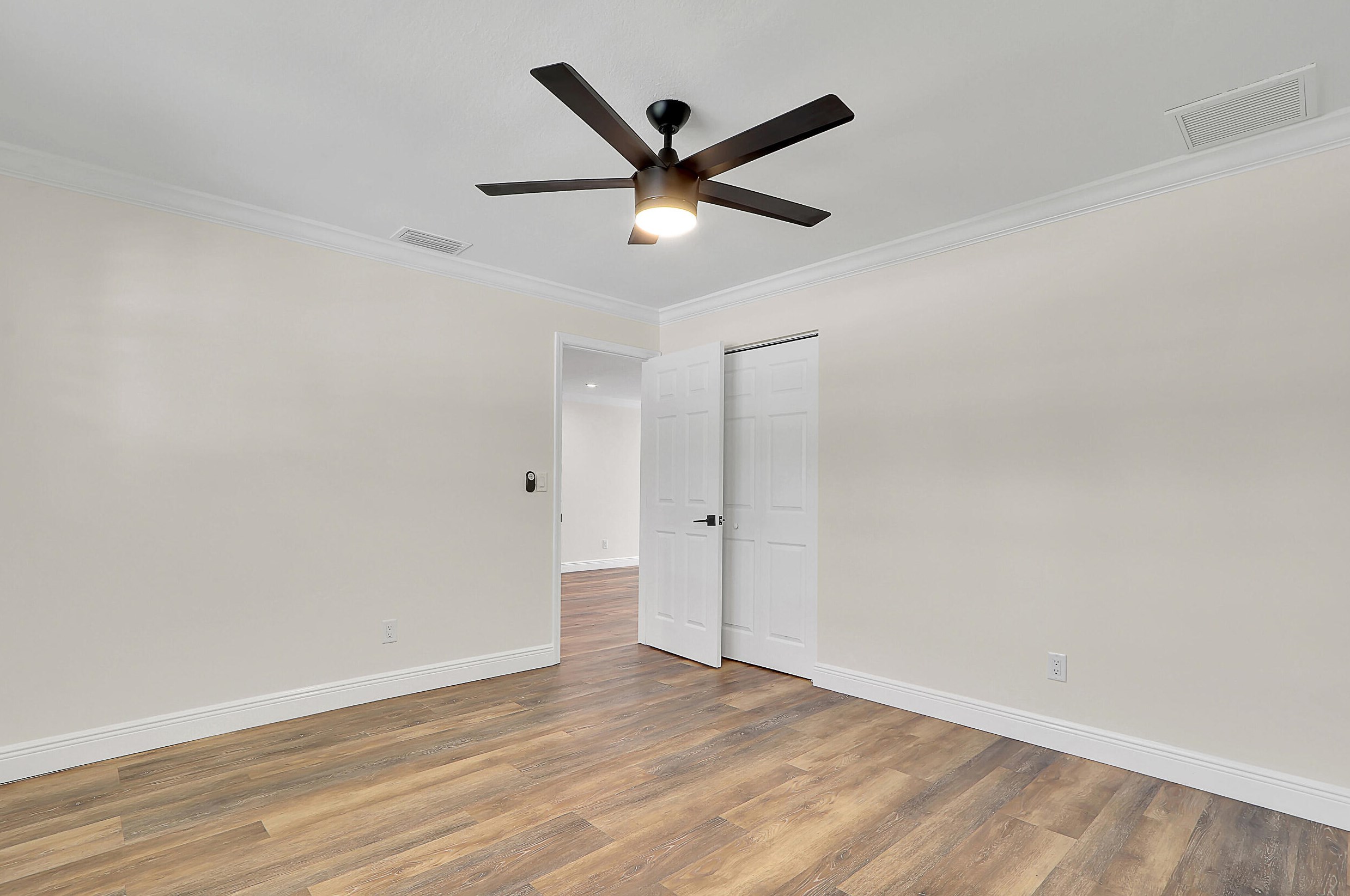 1054 12th Ter, Stuart FL  34994-9604 exterior