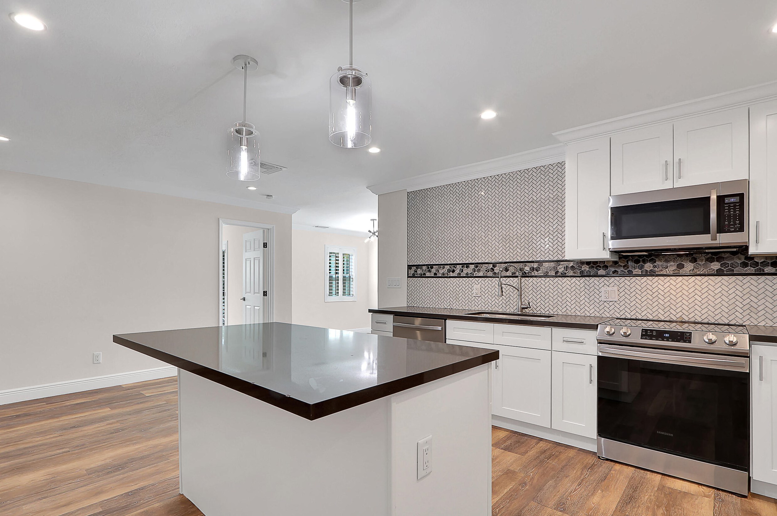 1054 12th Ter, Stuart FL  34994-9604 exterior