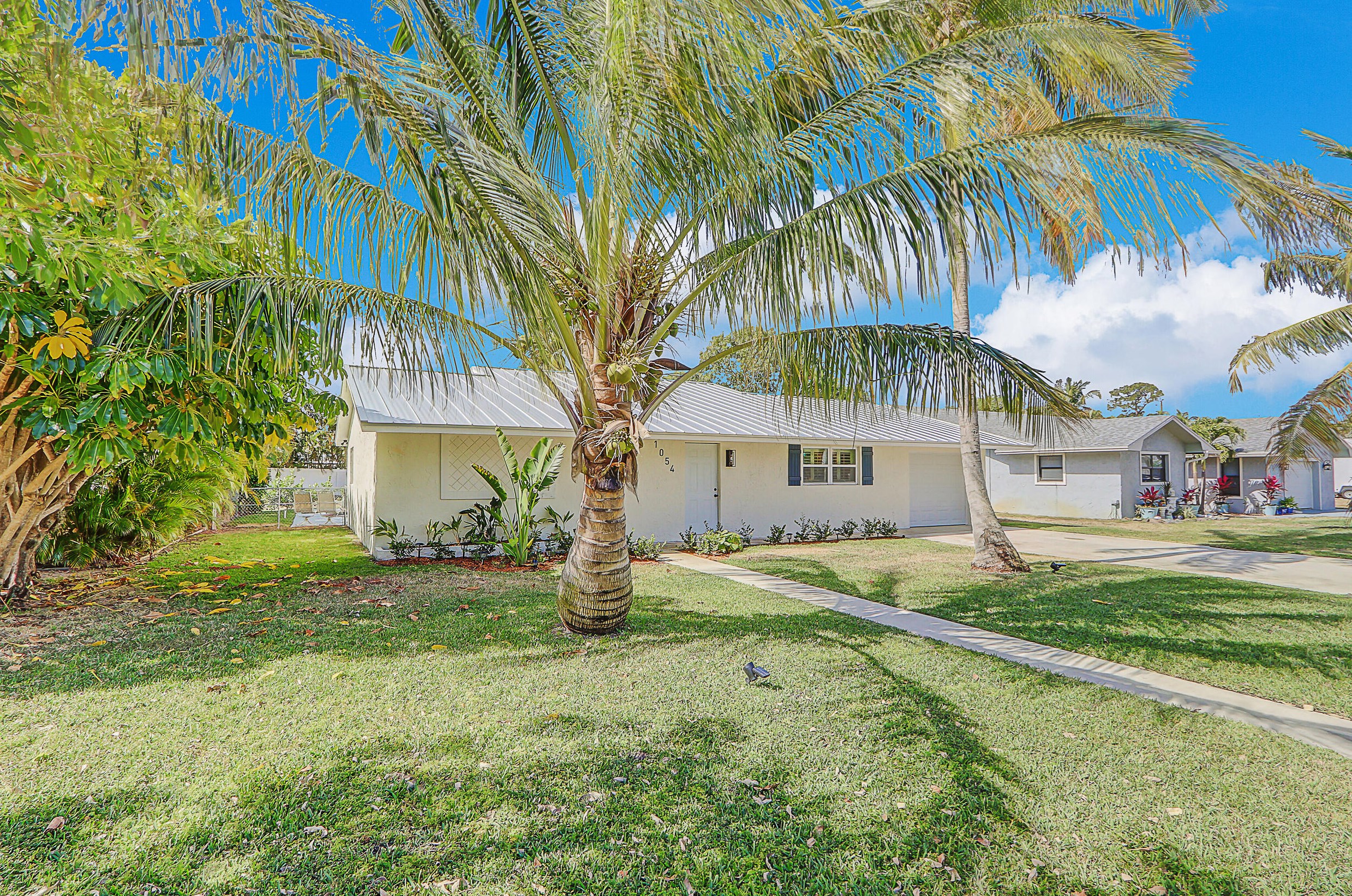 1054 12th Ter, Stuart FL  34994-9604 exterior