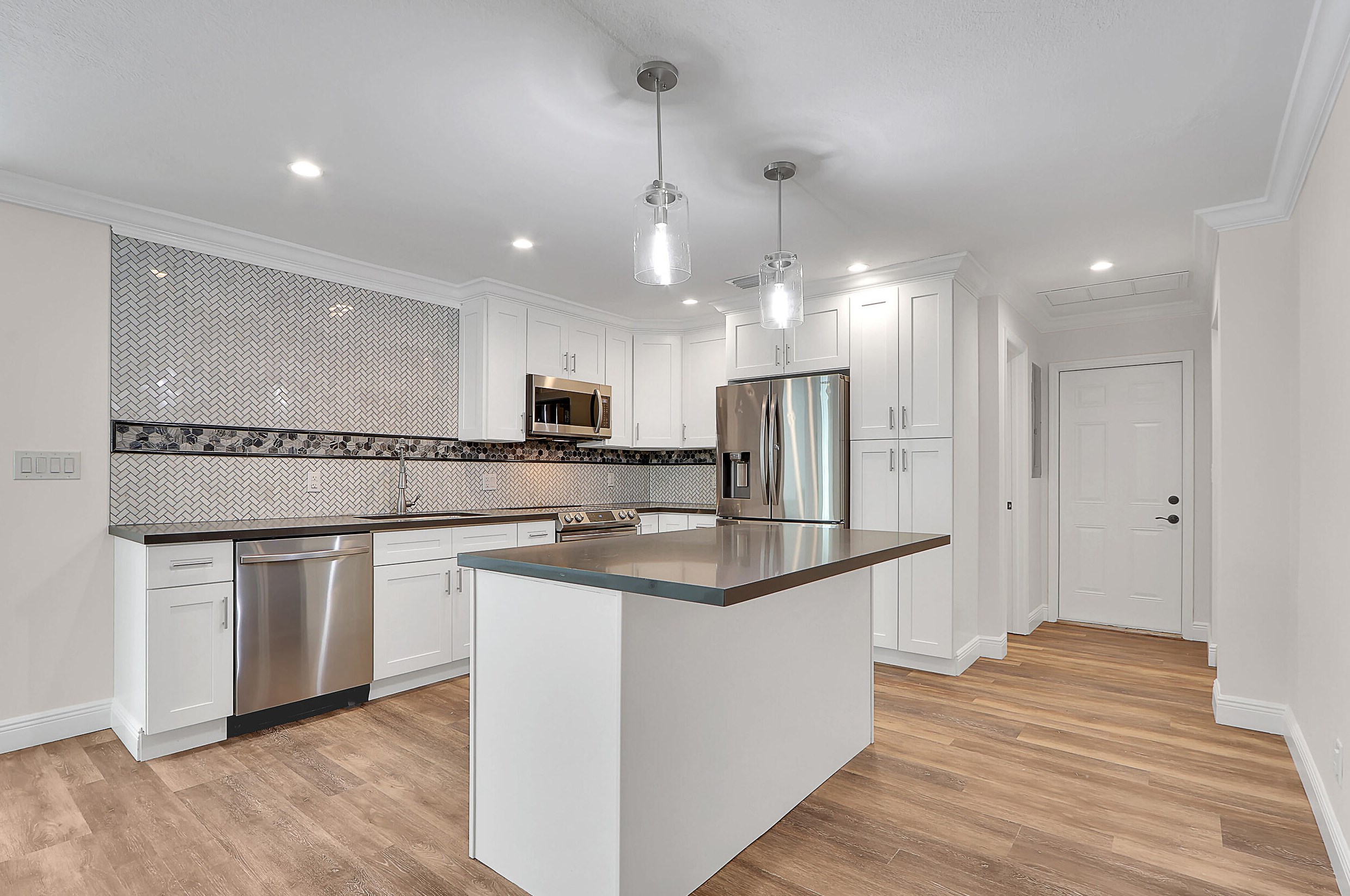 1054 12th Ter, Stuart FL  34994-9604 exterior