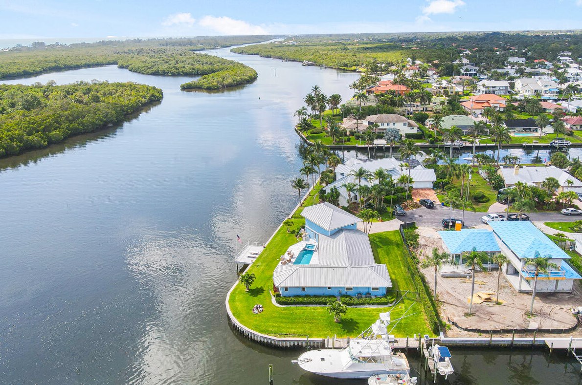 8601 Driftwood St, Hobe Sound, FL 33455-2920