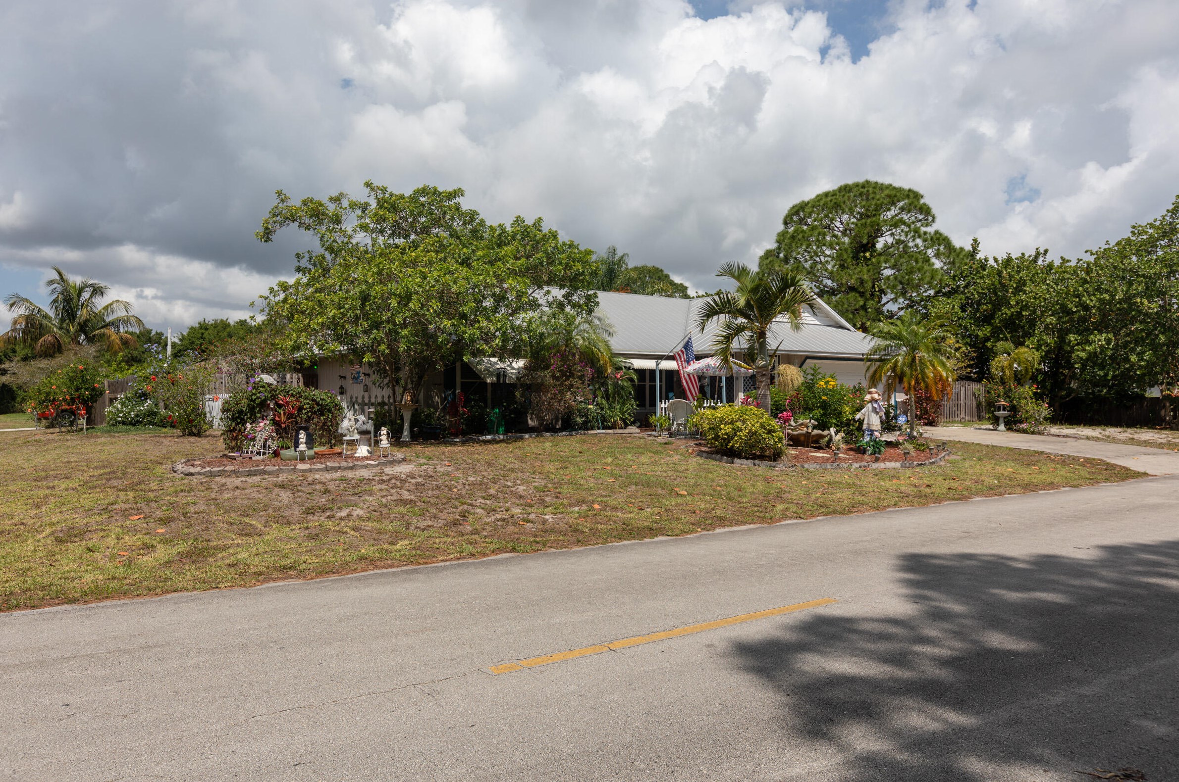 6201 Eastwood Dr, Fort Pierce, FL 34951-1557
