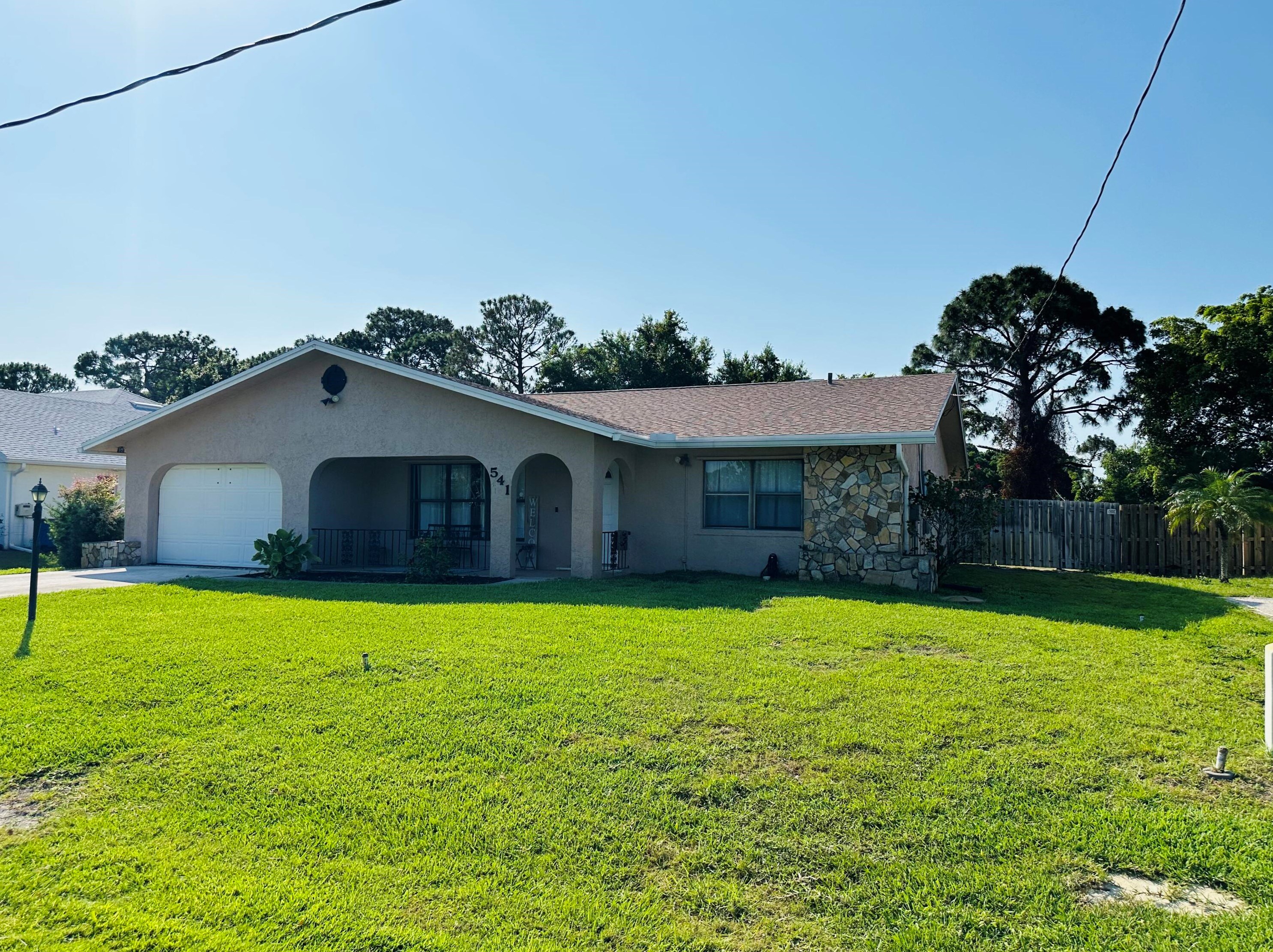 541 Fallon Dr, Fort Pierce, FL 34983-2636