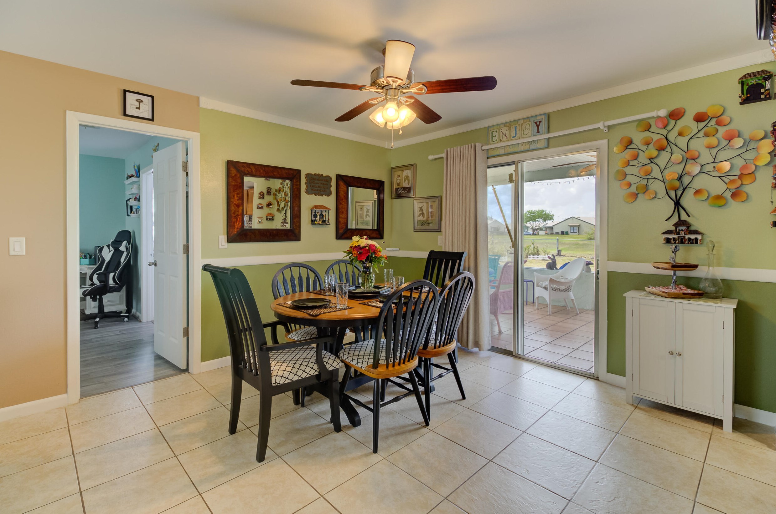 702 Bridgeport Dr, Fort Pierce FL 34953-6324 exterior