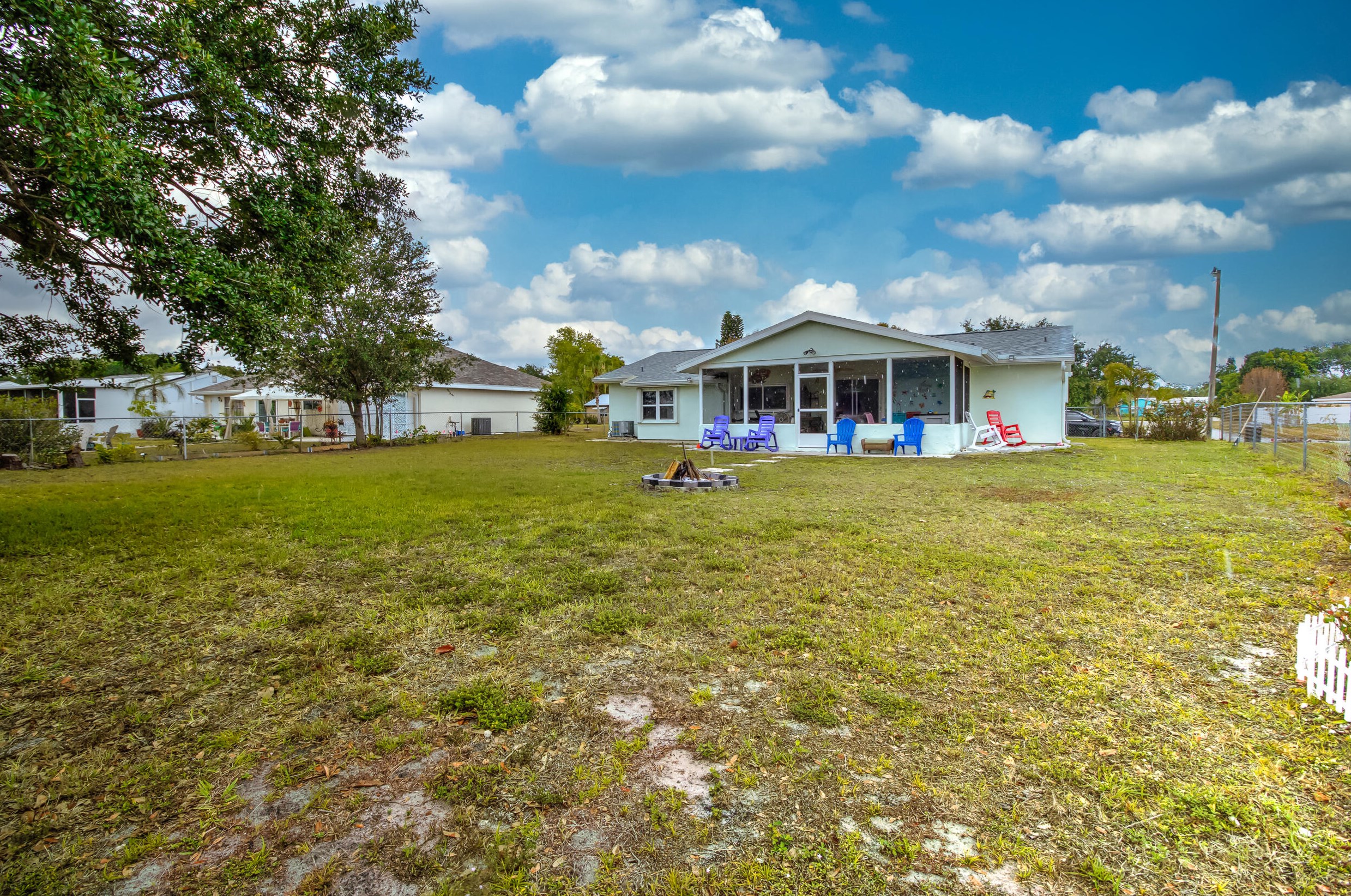 702 Bridgeport Dr, Fort Pierce FL 34953-6324 exterior