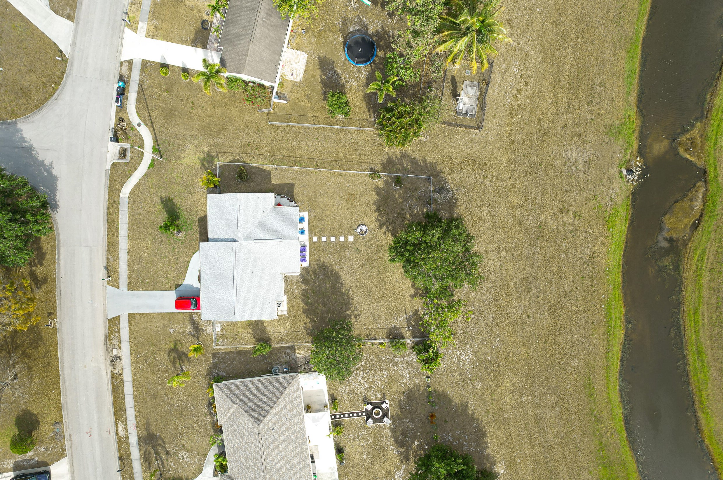 702 Bridgeport Dr, Fort Pierce FL 34953-6324 exterior