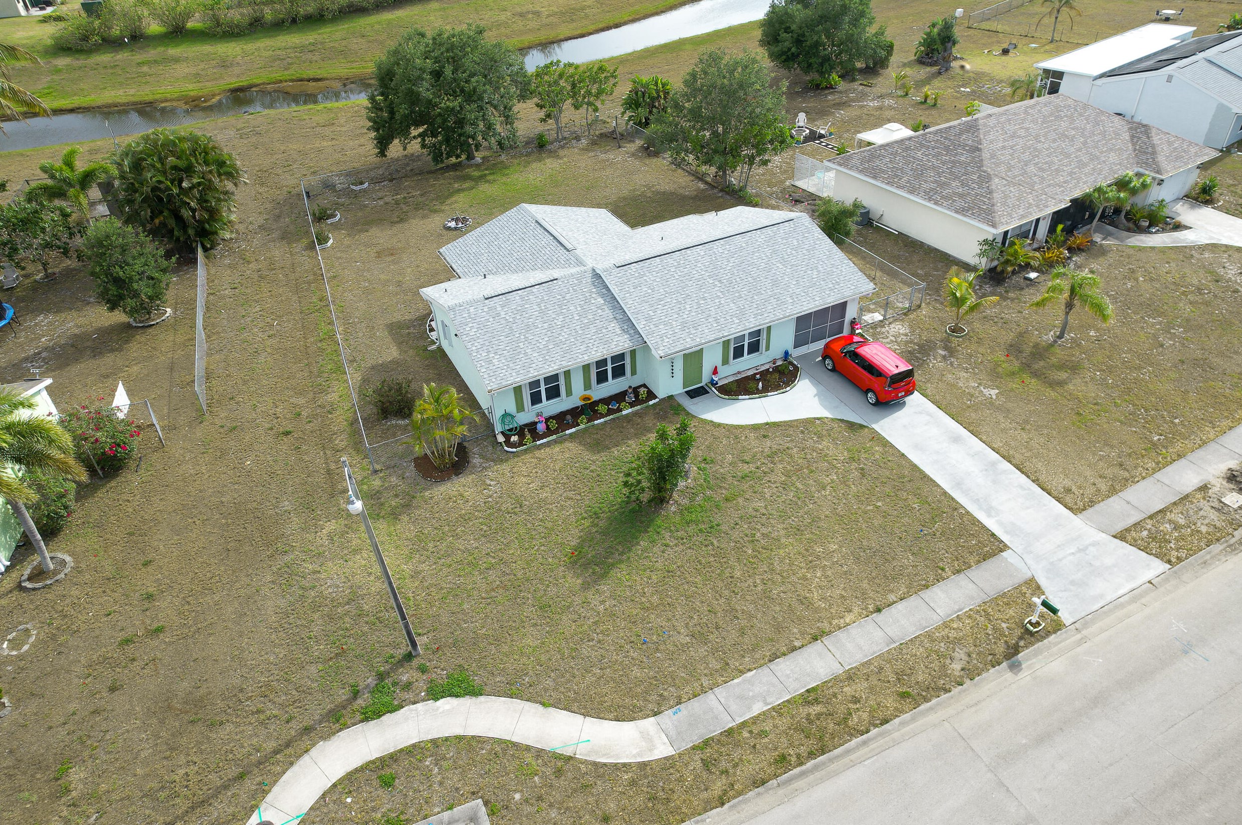 702 Bridgeport Dr, Fort Pierce FL 34953-6324 exterior