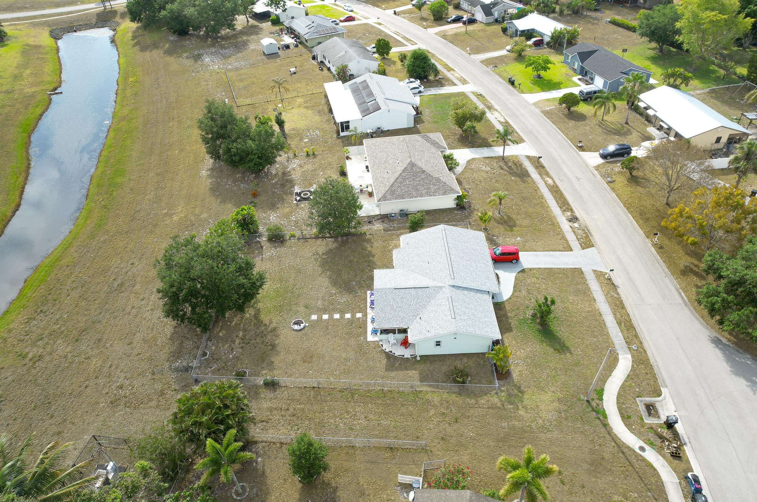 702 Bridgeport Dr, Fort Pierce FL 34953-6324 exterior