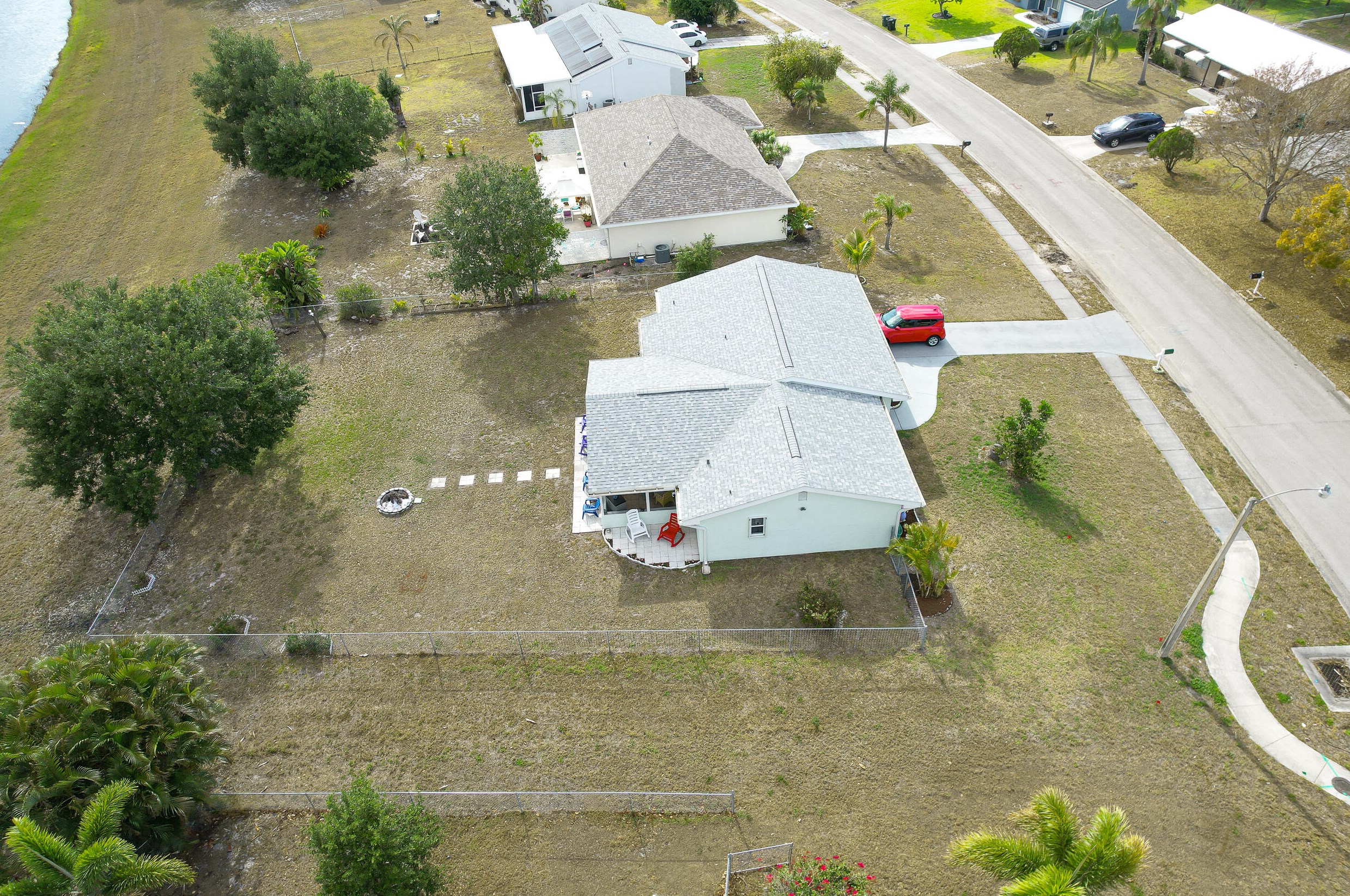 702 Bridgeport Dr, Fort Pierce FL 34953-6324 exterior