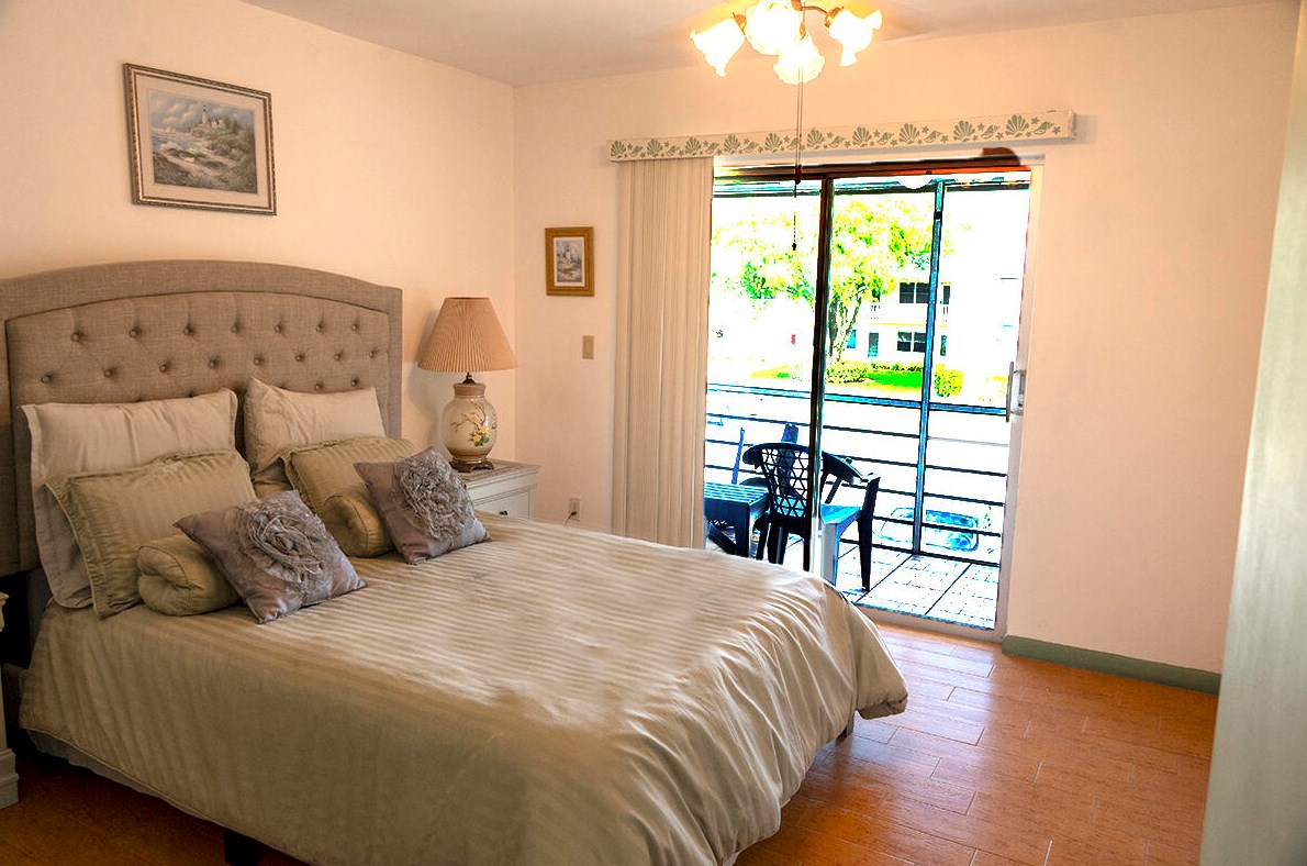 90 Coventry D, West Palm Beach FL  33417-6758 exterior