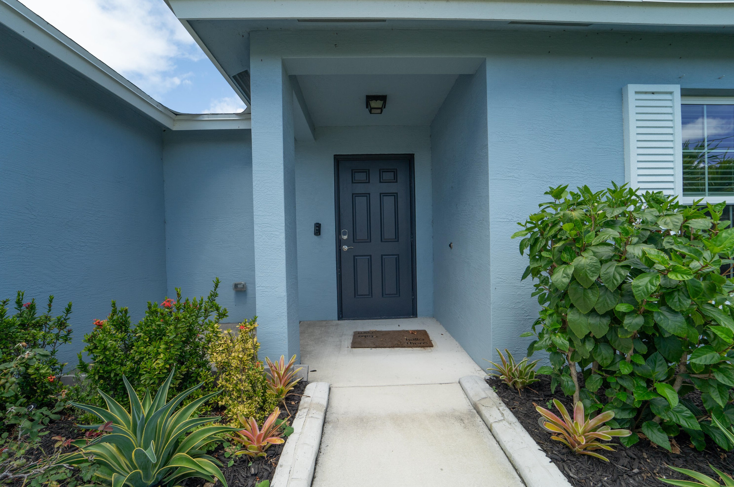 395 Whitmore Dr, Fort Pierce FL 34984-4529 exterior