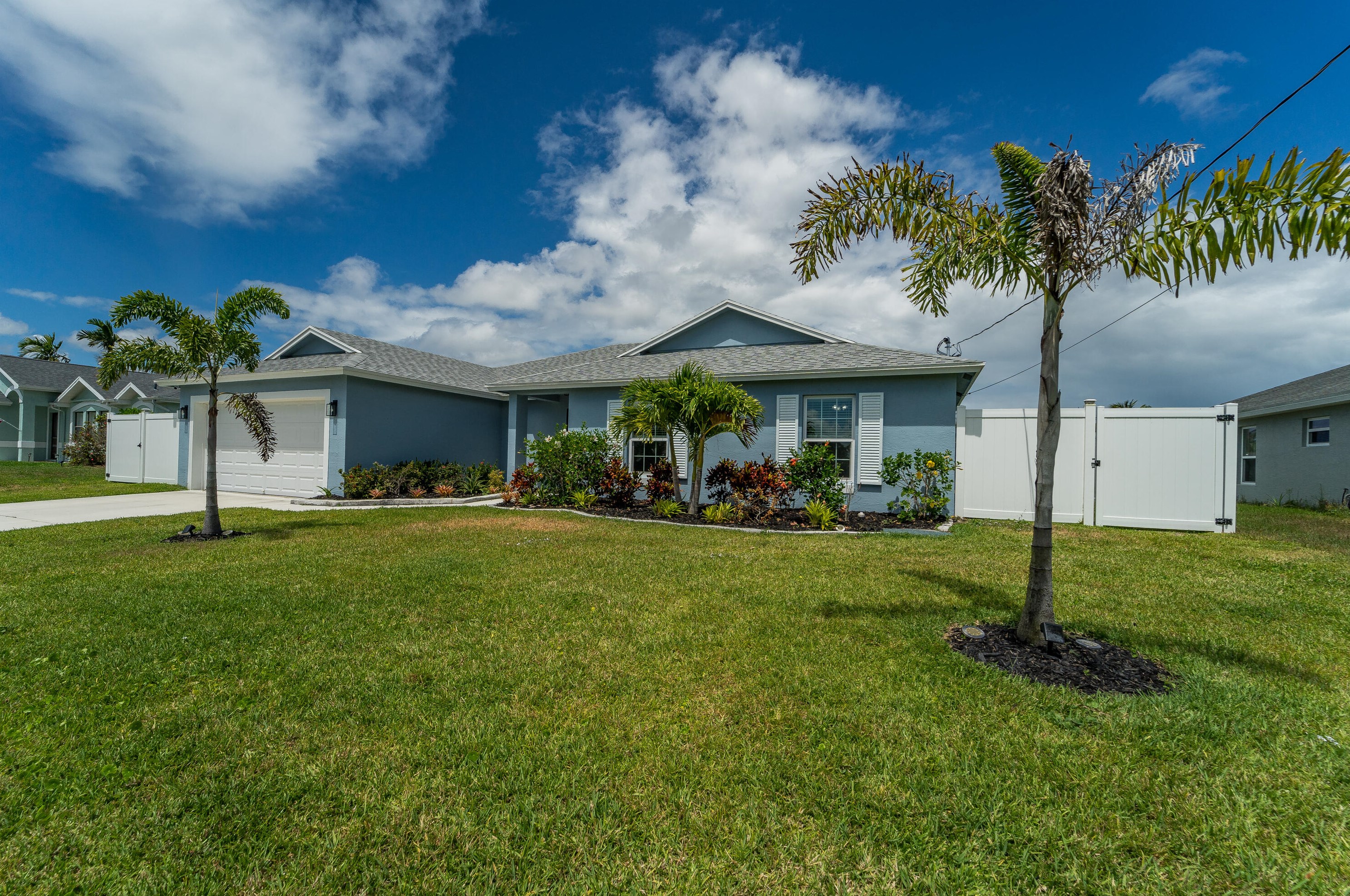 395 Whitmore Dr, Fort Pierce FL 34984-4529 exterior
