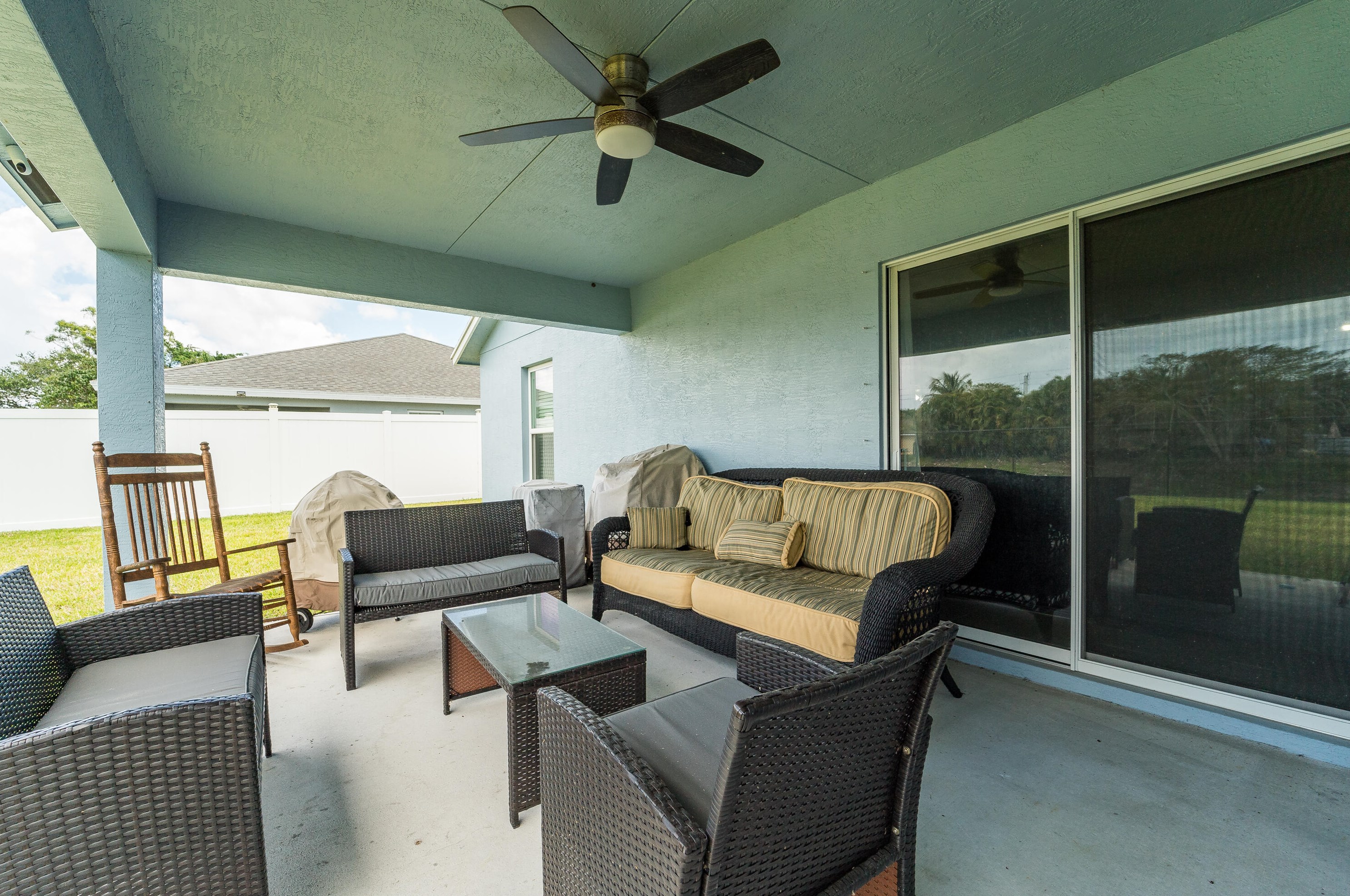 395 Whitmore Dr, Fort Pierce FL 34984-4529 exterior