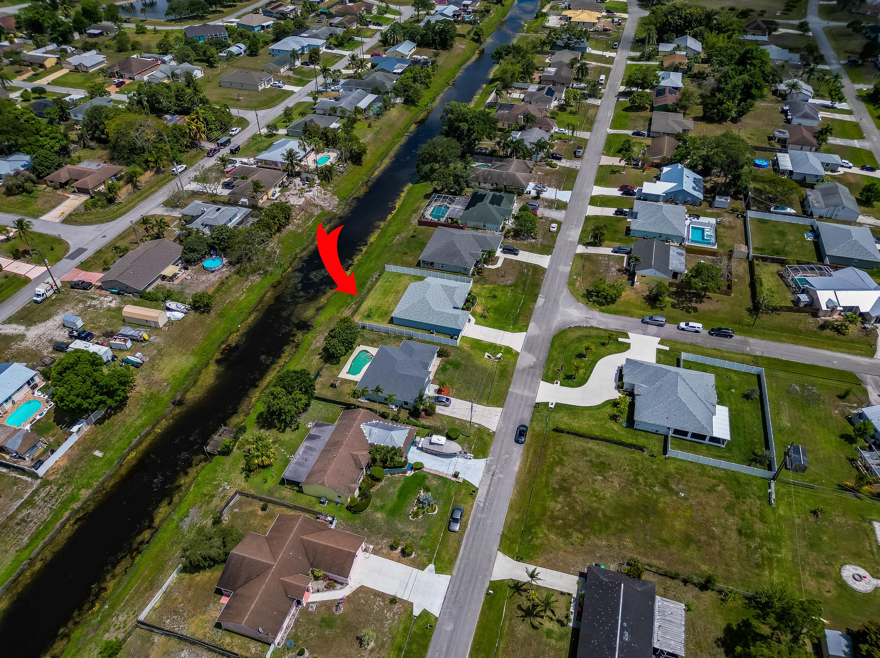 395 Whitmore Dr, Fort Pierce FL 34984-4529 exterior