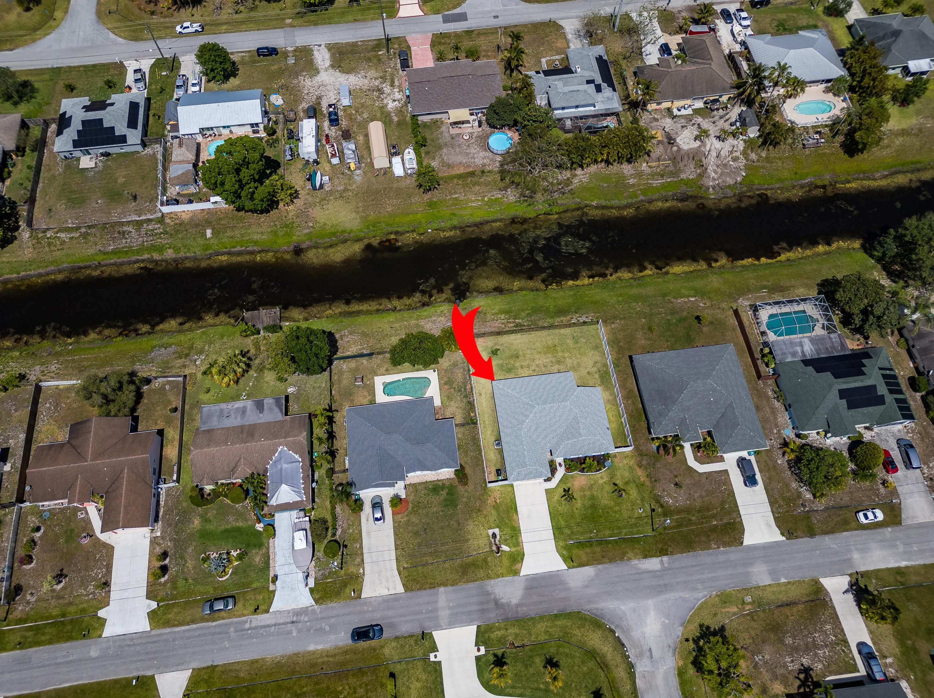 395 Whitmore Dr, Fort Pierce FL 34984-4529 exterior