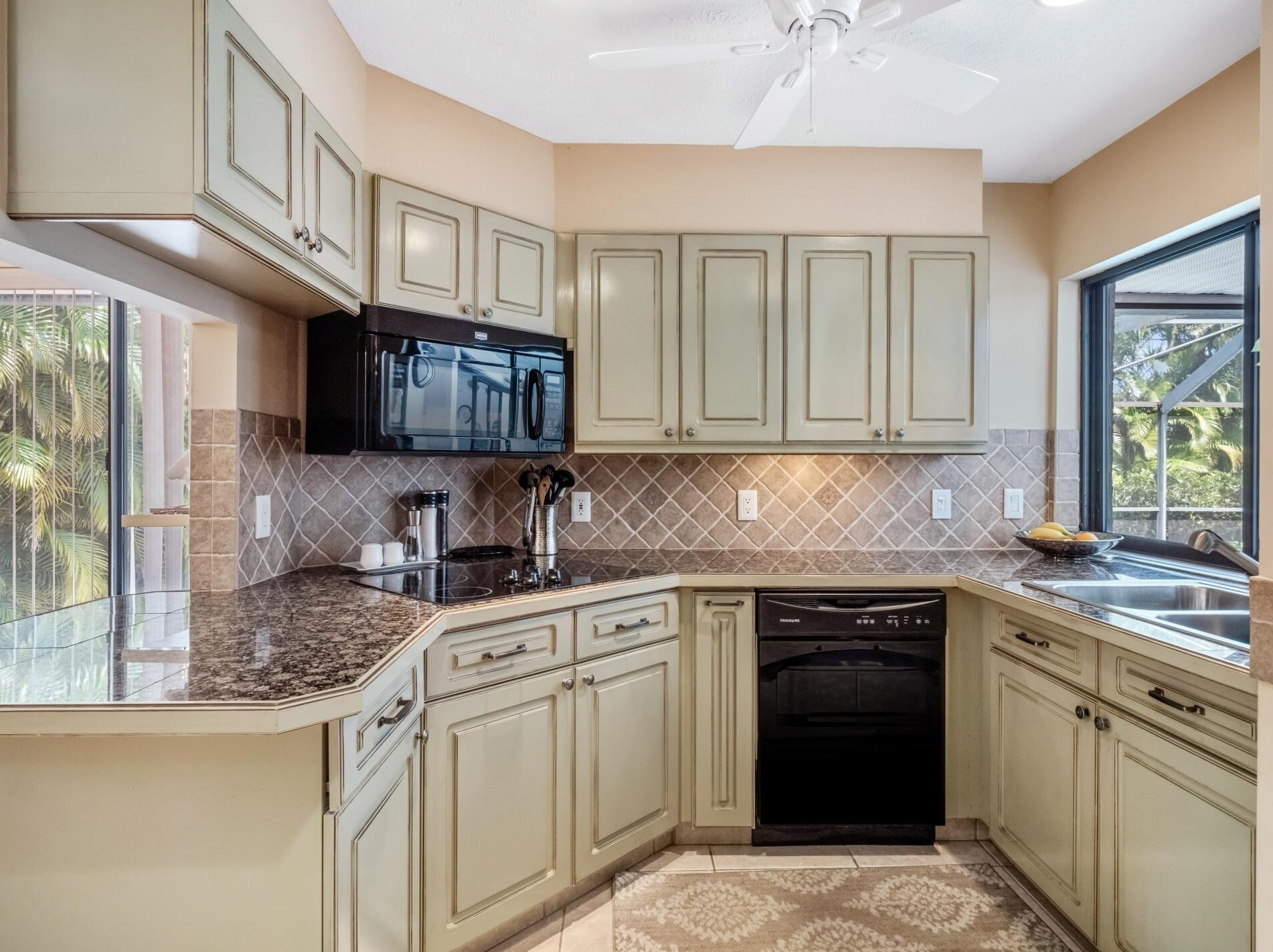 725 Dalton Cir, Fort Pierce FL 34953-5815 exterior