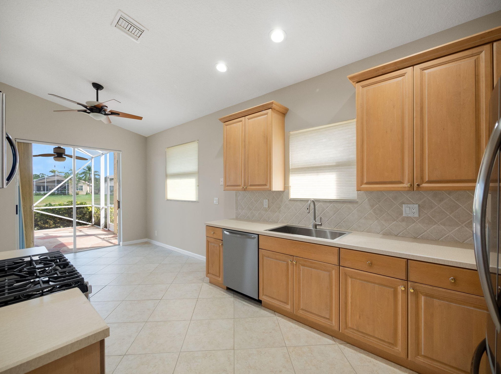 308 Shoreline Cir, Fort Pierce FL 34986-2913 exterior