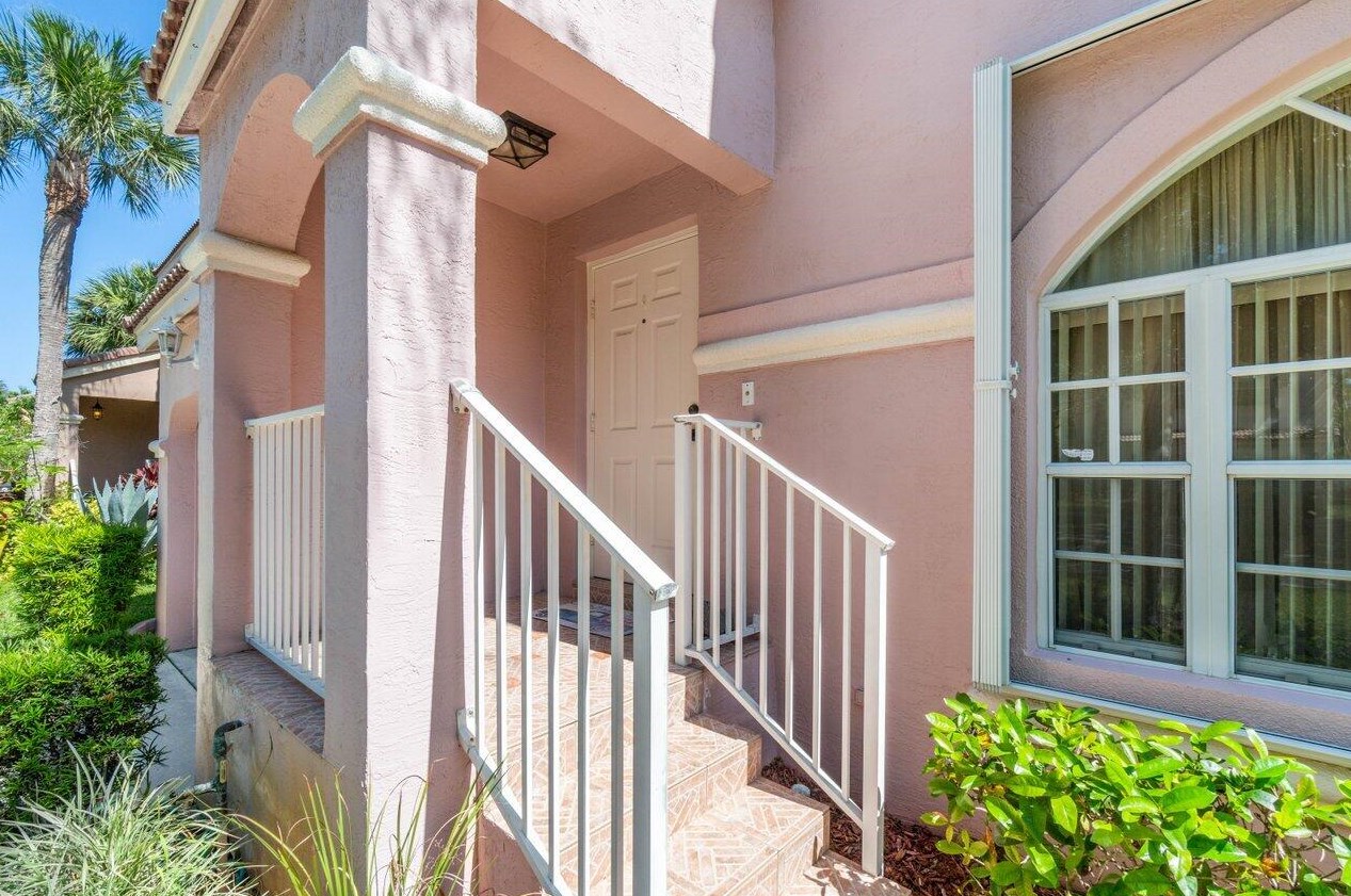 7827 Oak Grove Cir, Lake Worth, FL 33467