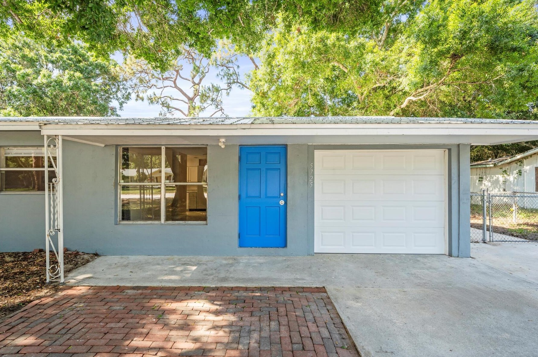 5725 39th St, Vero Beach, FL 32966-1852