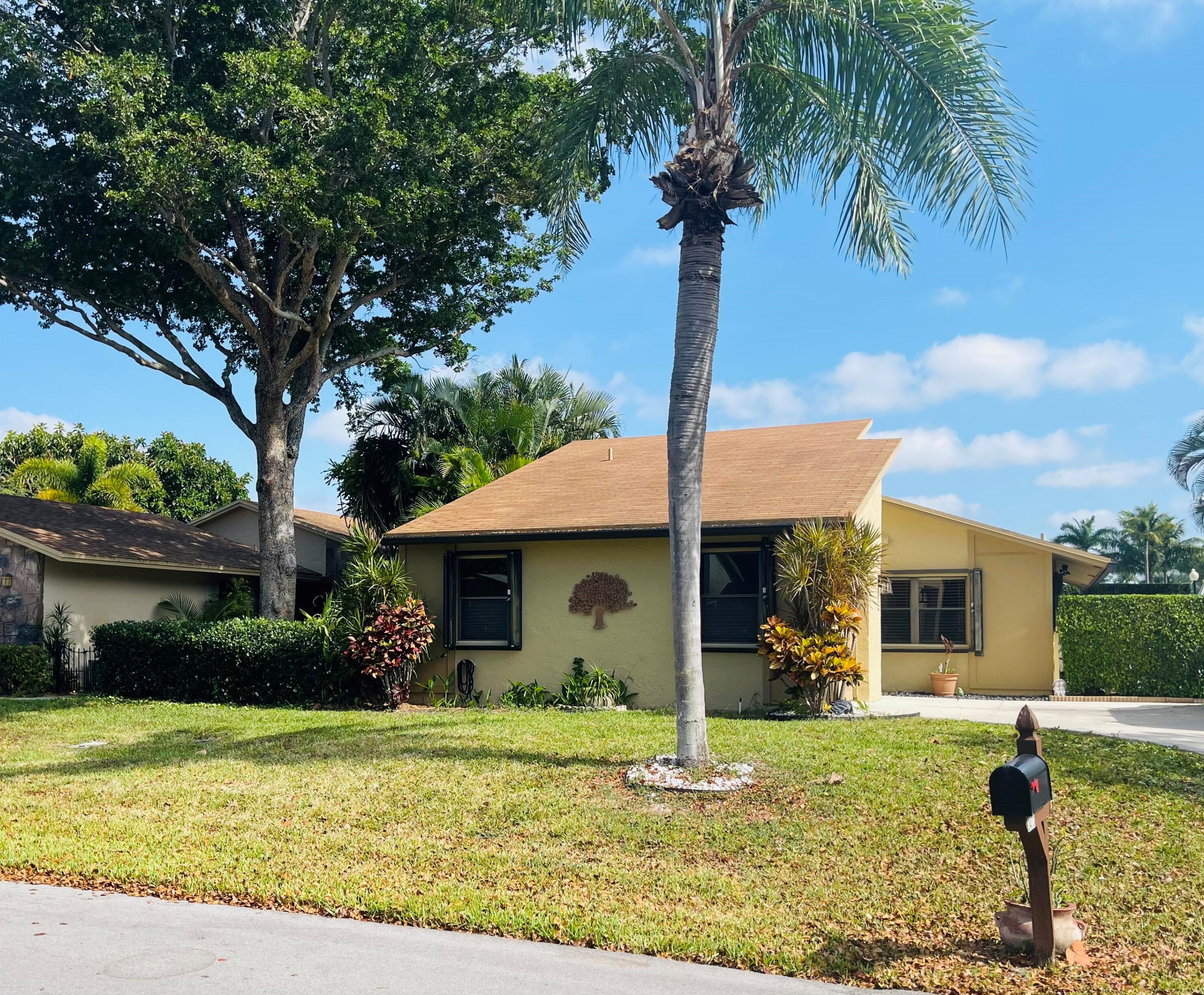 2473 10th St, Delray Beach FL  33445-2082 exterior