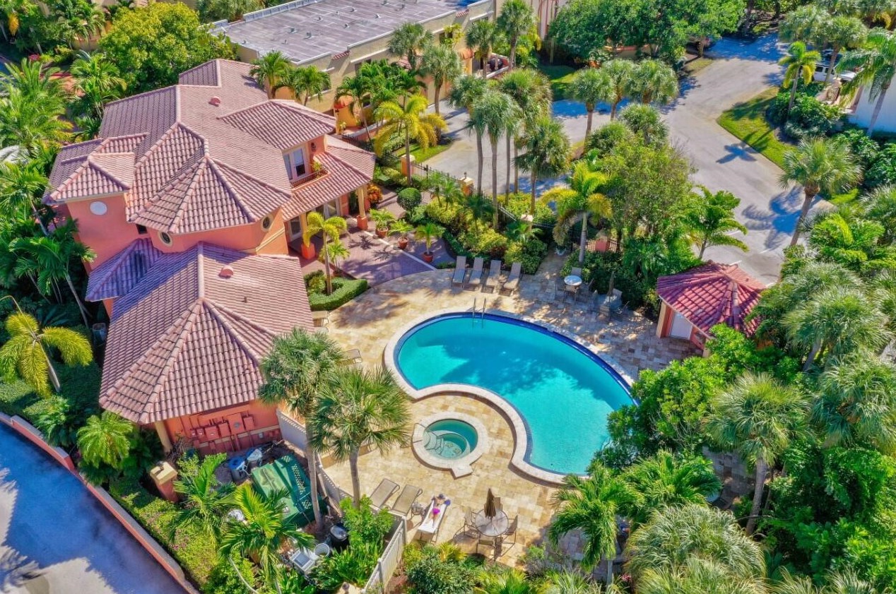 100 Uno Lago Dr, West Palm Beach, FL 33408-2666