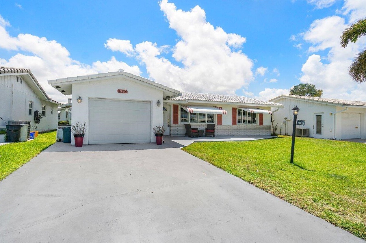 1985 Campanelli Blvd, Boynton Beach, FL 33426-6620