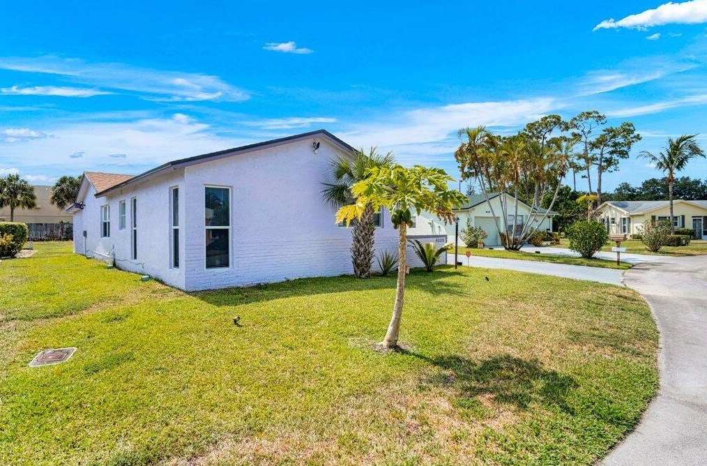 6328 Summer Sky Ln, Lake Worth FL  33463-3815 exterior