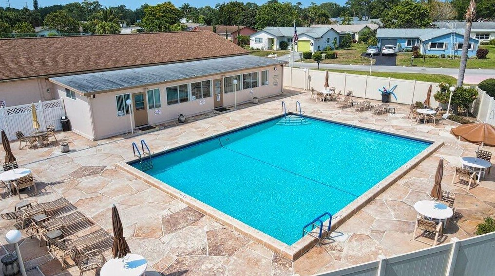 6328 Summer Sky Ln, Lake Worth FL  33463-3815 exterior
