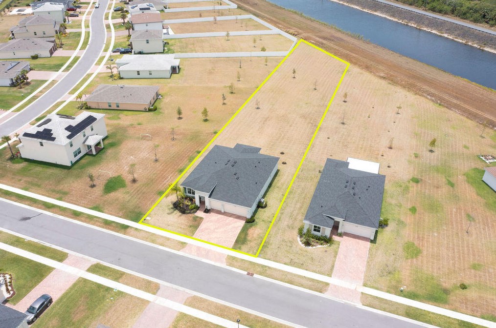 13382 Copper Creek Dr, Fort Pierce FL  34987-3023 exterior