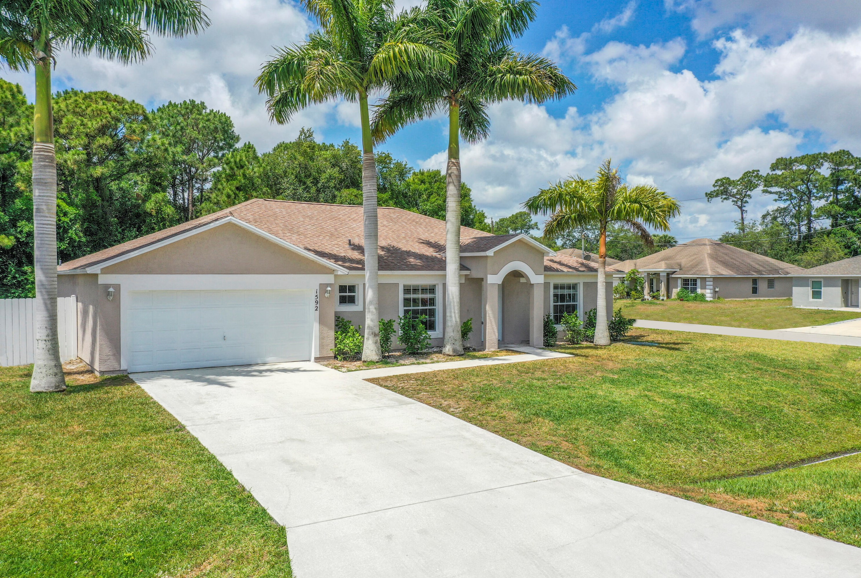 1592 Dow Ln, Fort Pierce, FL 34953-1633