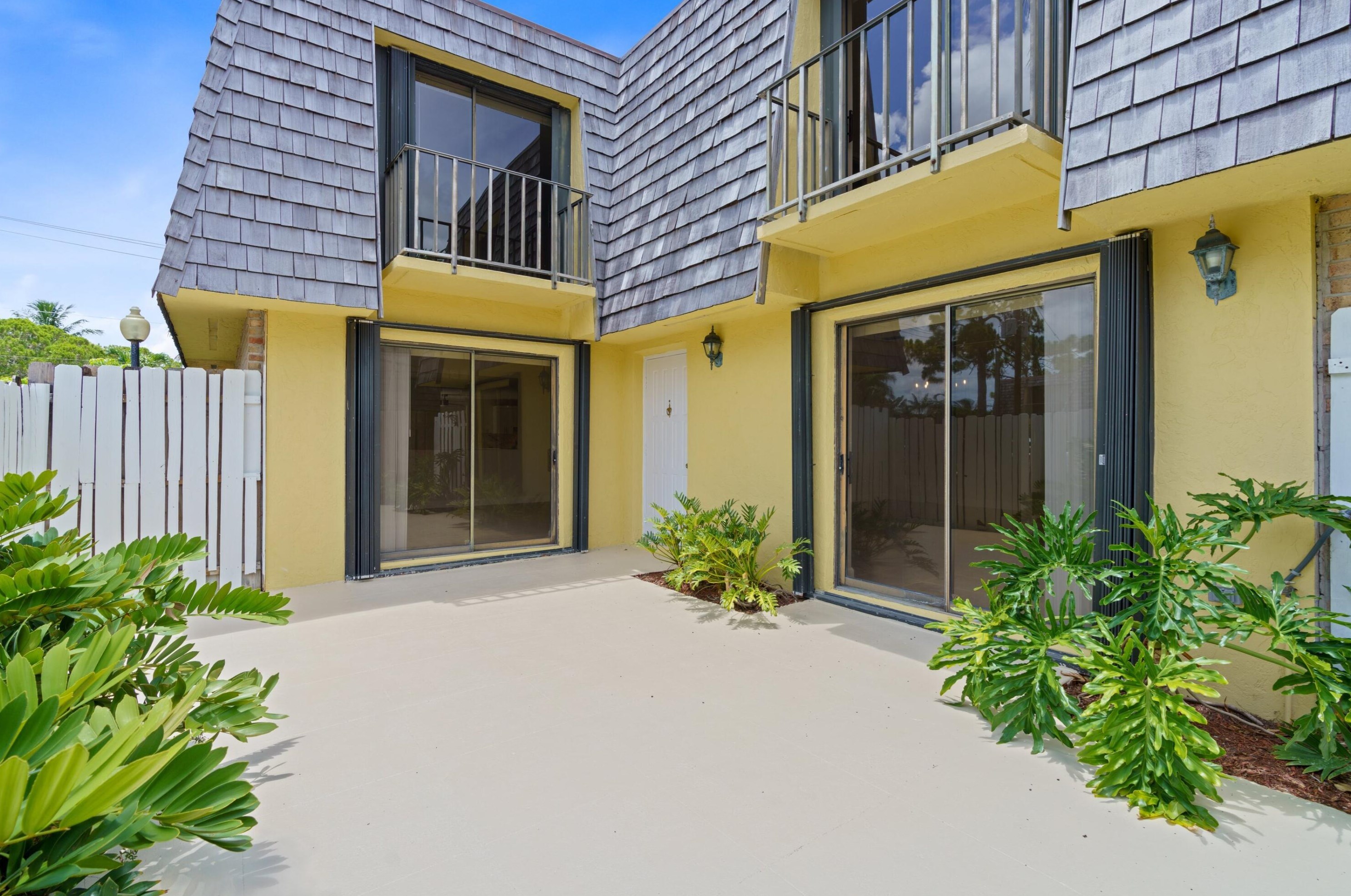 281 Woodland Rd, Lake Worth, FL 33461